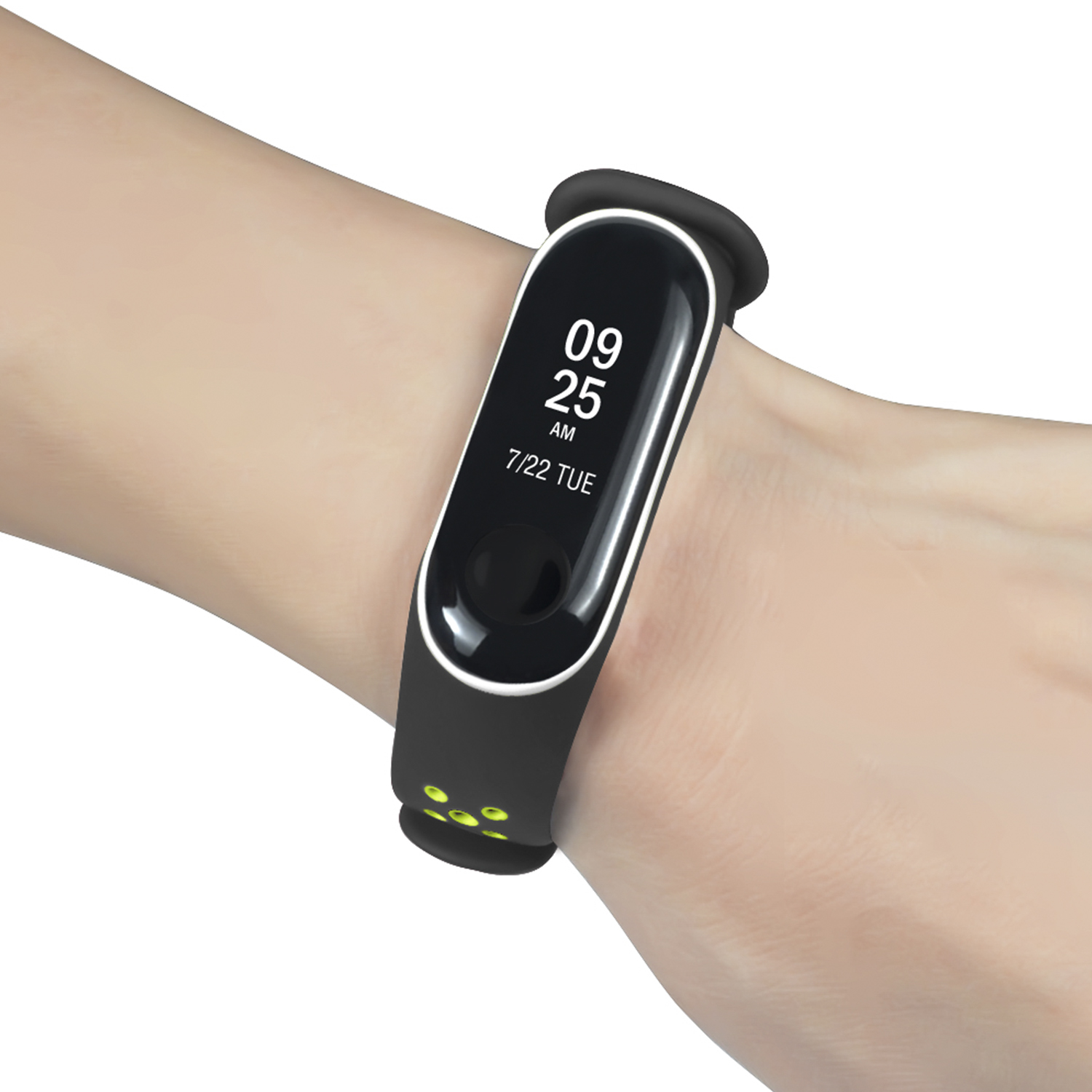 Un polso con uno smartwatch nero e verde che mostra la data e l'ora.