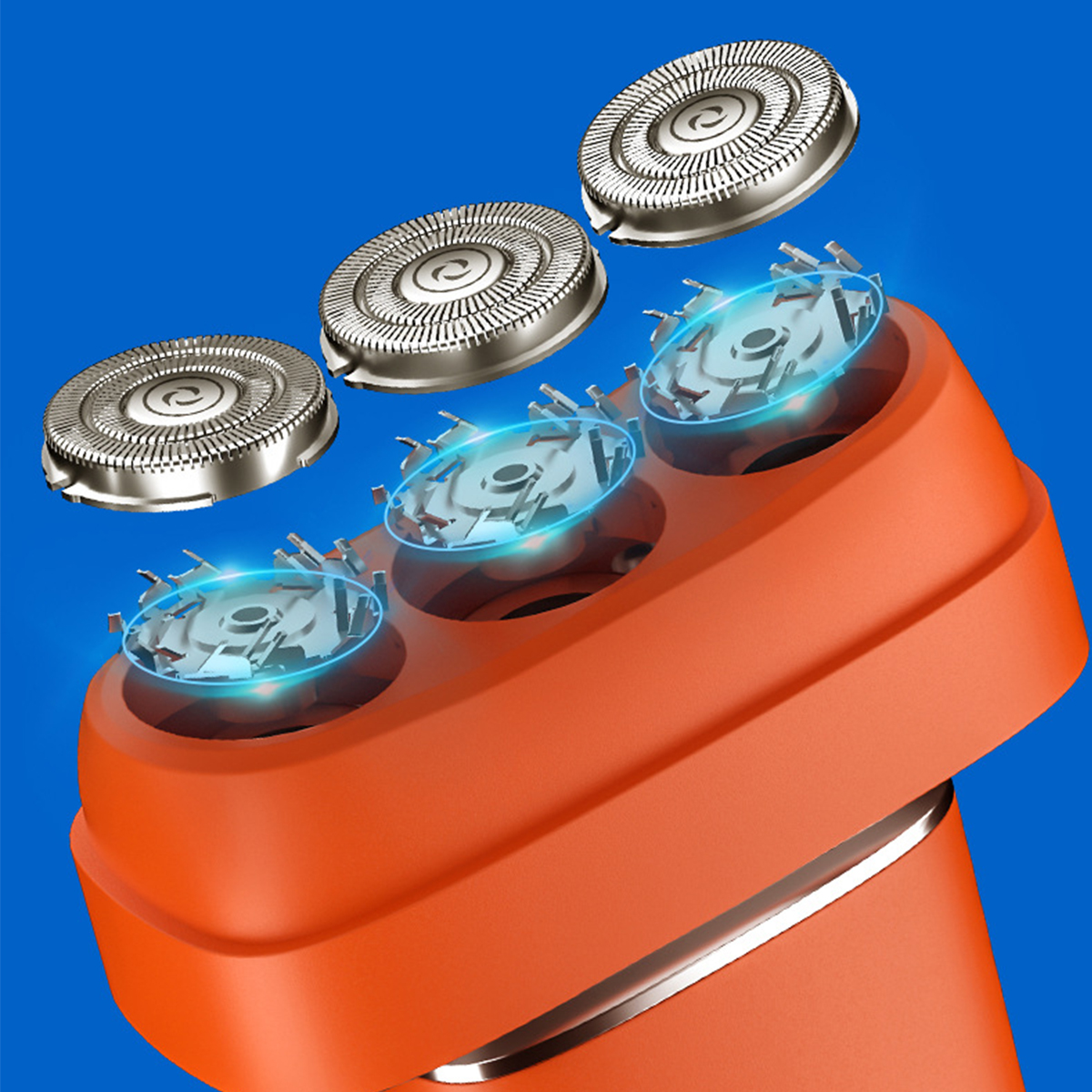 Oranger Elektrorasierer mit drei rotierenden Köpfen, vor blauem Hintergrund.