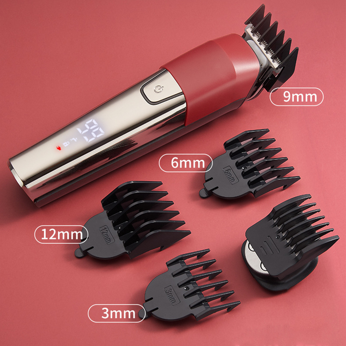 Roter und silberner Haarschneider mit mehreren schwarzen Aufsätzen, mit mm-Angaben beschriftet.