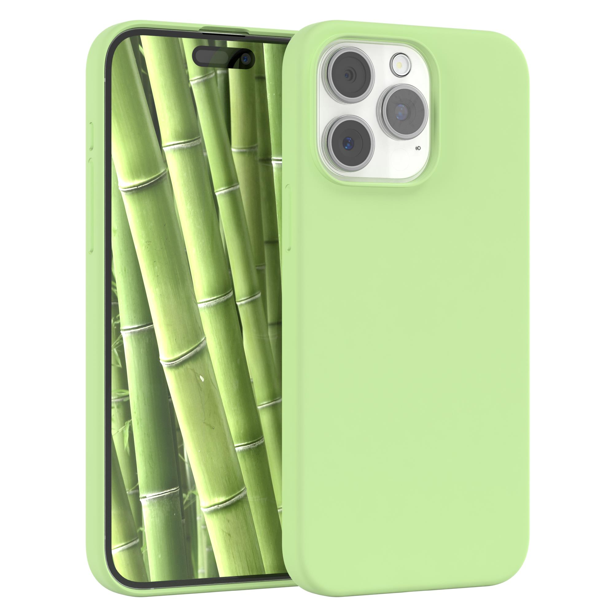 Grüne Handyhülle mit einem Telefon darin. Das Telefon hat drei Kameras.
