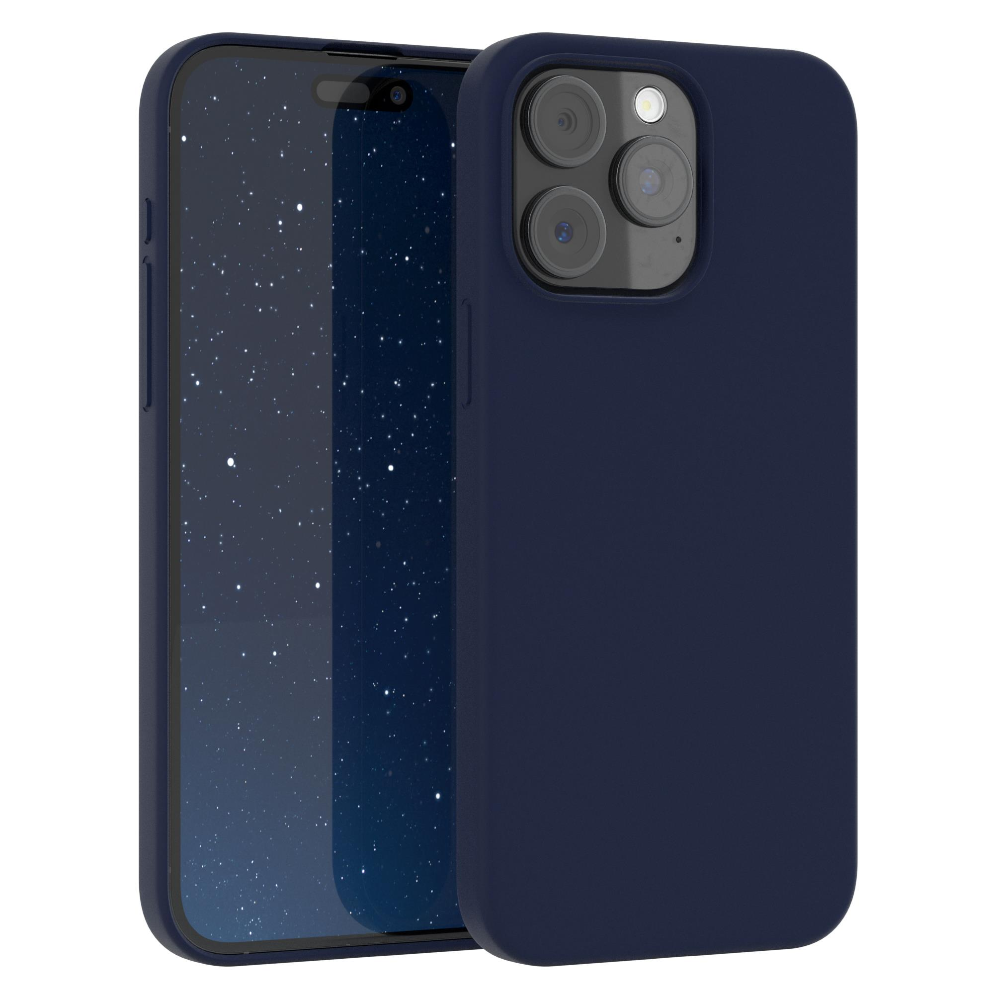 Dunkelblaue Handyhülle mit Telefon darin. Dunkelblauer Hintergrund. Mehrere Kameralinsen.