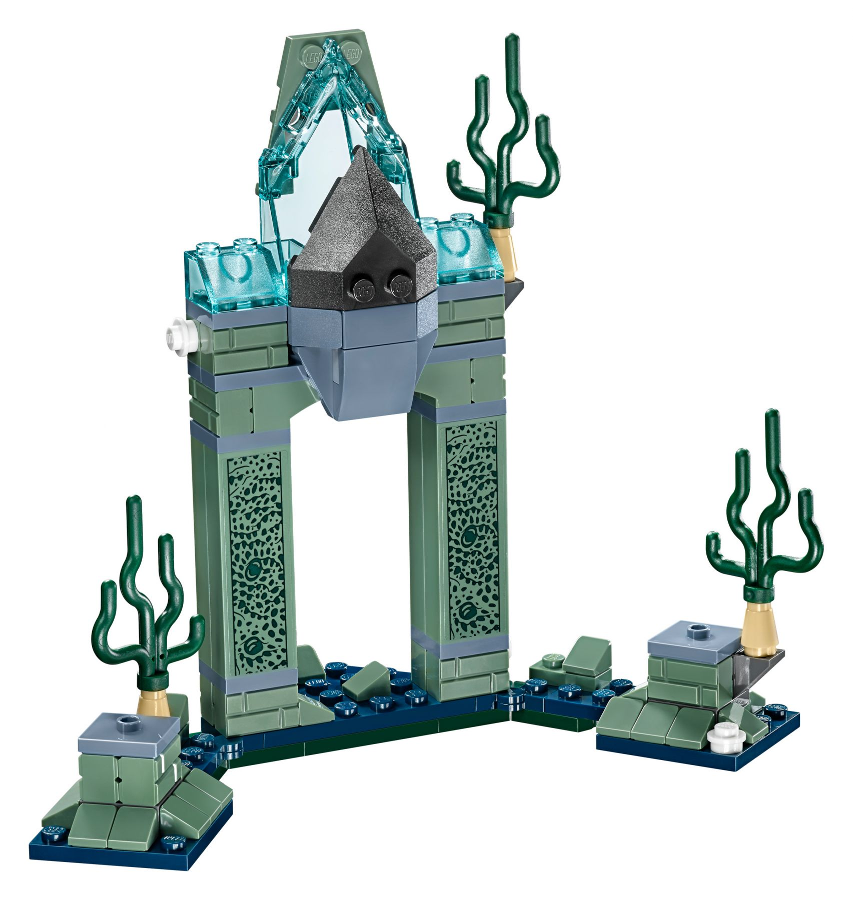 Konstrukcja Lego z centralnym łukiem, niebieskimi akcentami i zielonymi podstawami.