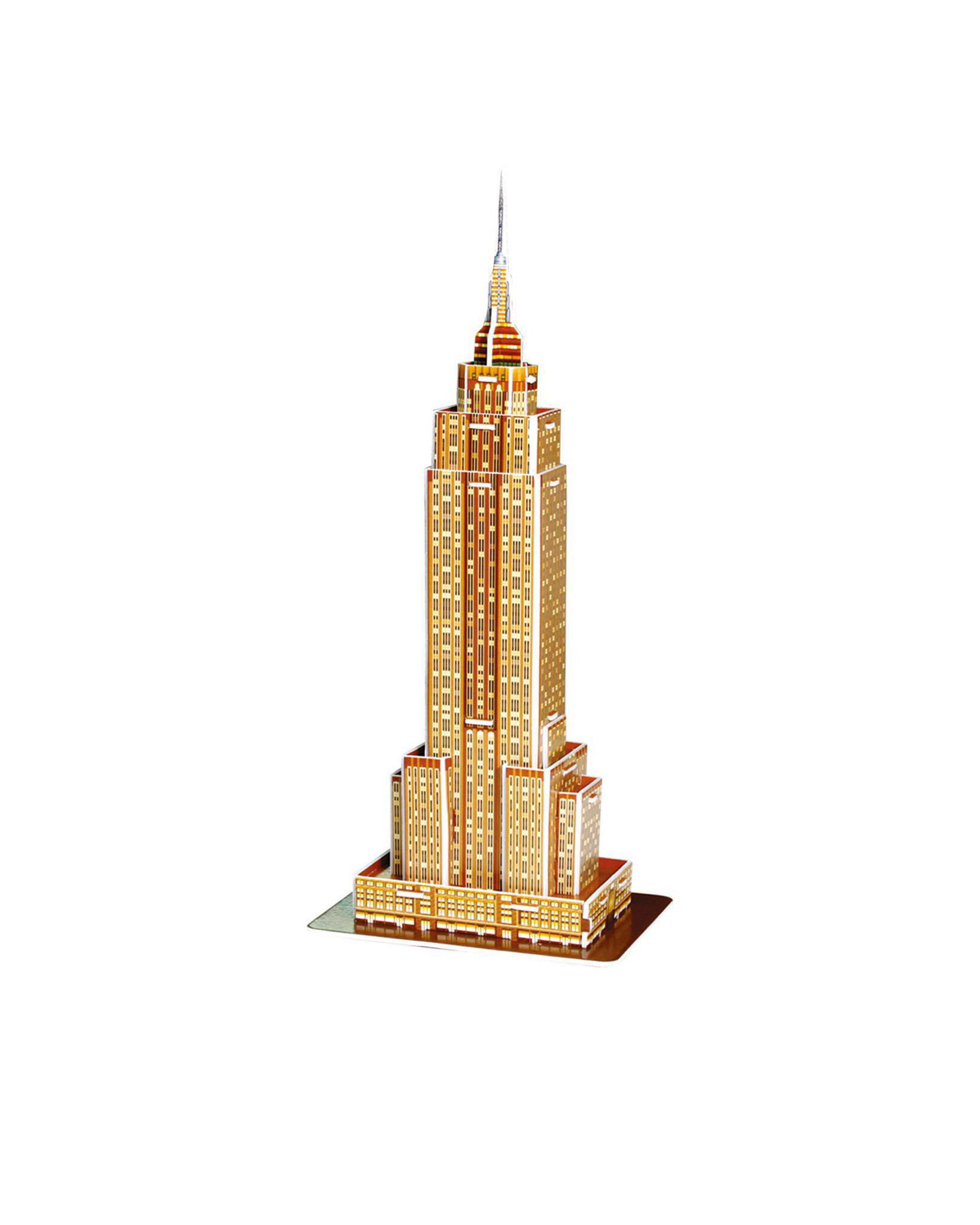 Model budynku Empire State Building na białym tle.