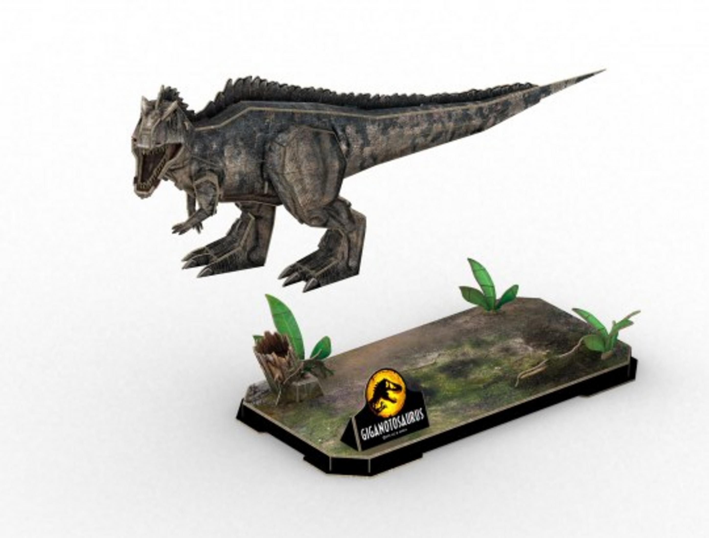 Dinosaurus speelgoed met een basis. De dinosaurus is grijs en de basis heeft een logo en planten.