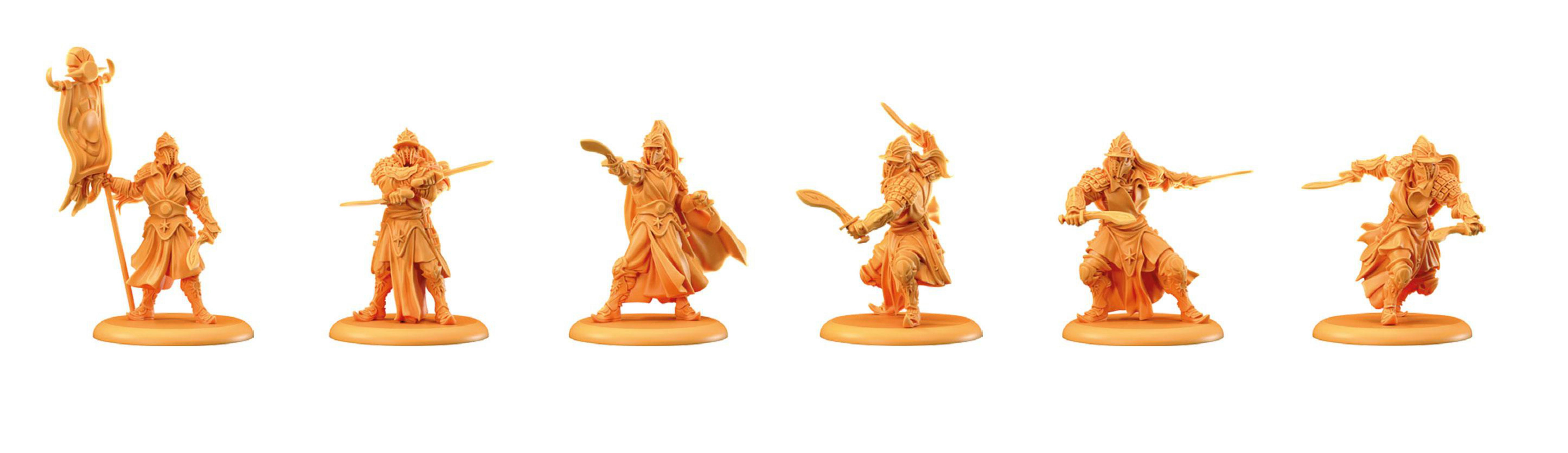 Soldados de juguete naranjas en varias poses, de pie sobre un fondo blanco. Llevan uniformes.