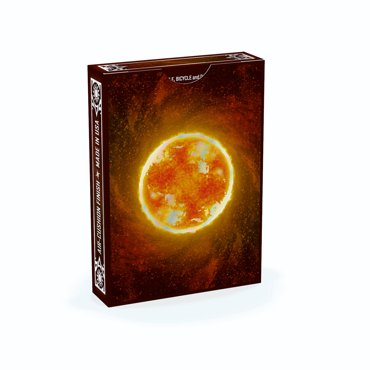 Kartenspielbox mit sonnenartigem Design, rot und orange leuchtend. 'Made in USA' steht drauf.