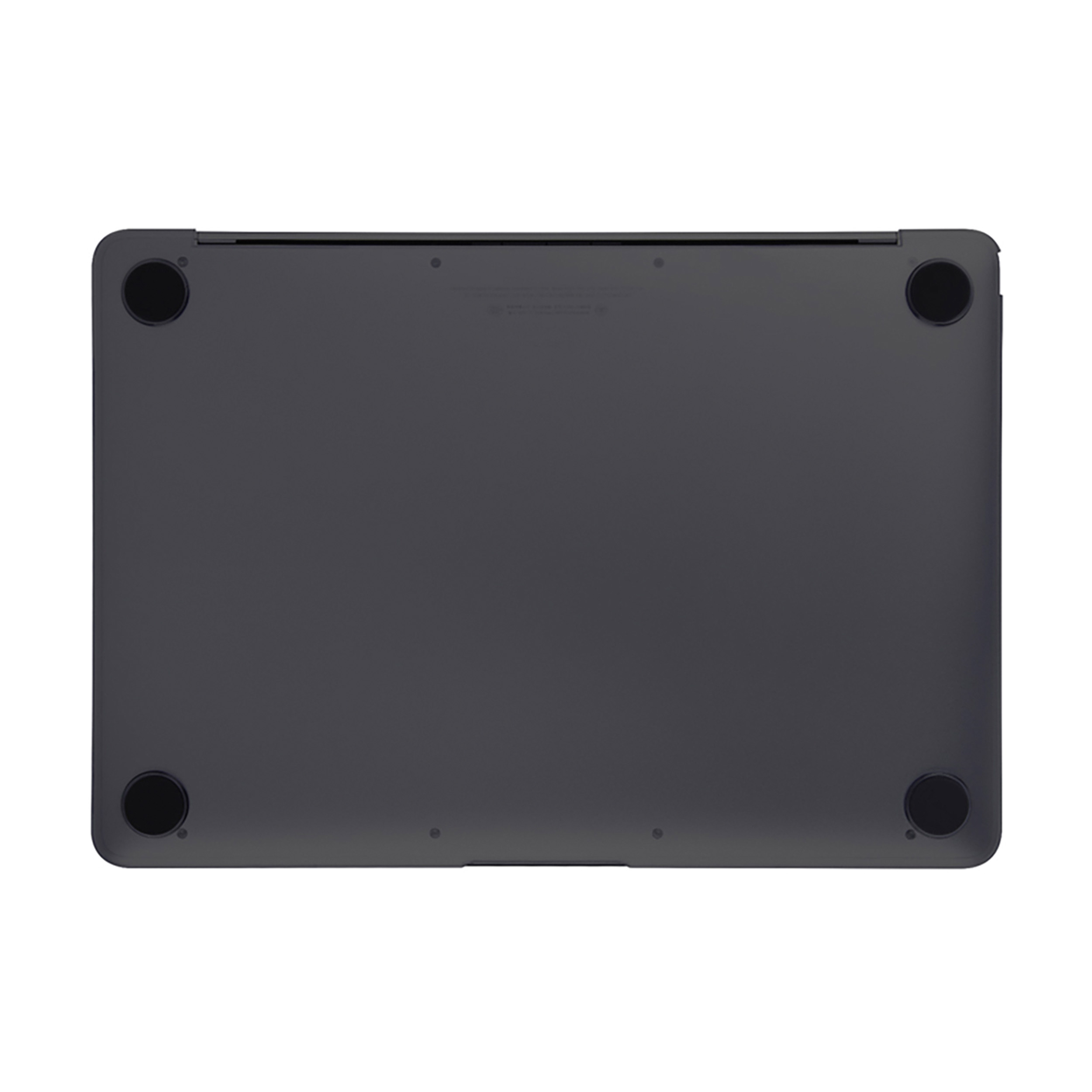 Unteransicht eines schwarzen Laptops. Er hat vier schwarze Gummifüße und einige Schrauben.
