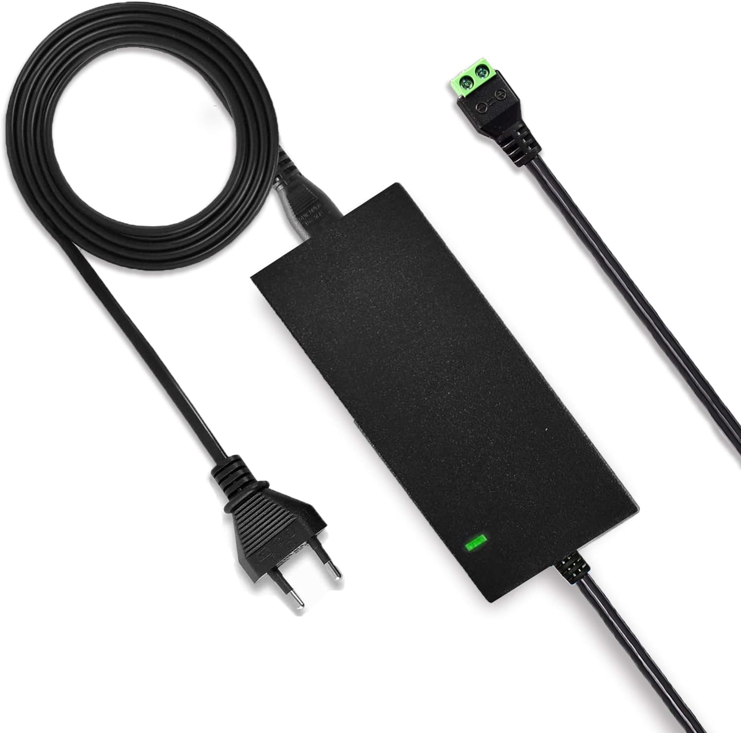 Schwarzes Netzteil mit Stecker und grüner Kontrollleuchte, isoliert auf weißem Hintergrund.