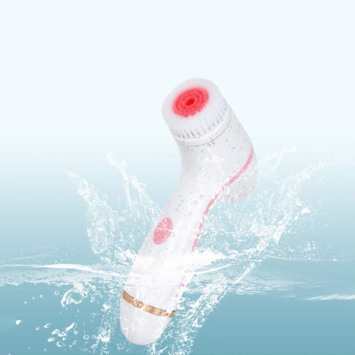 Weiße und rosa Gesichtsreinigungsbürste, spritzendes Wasser.