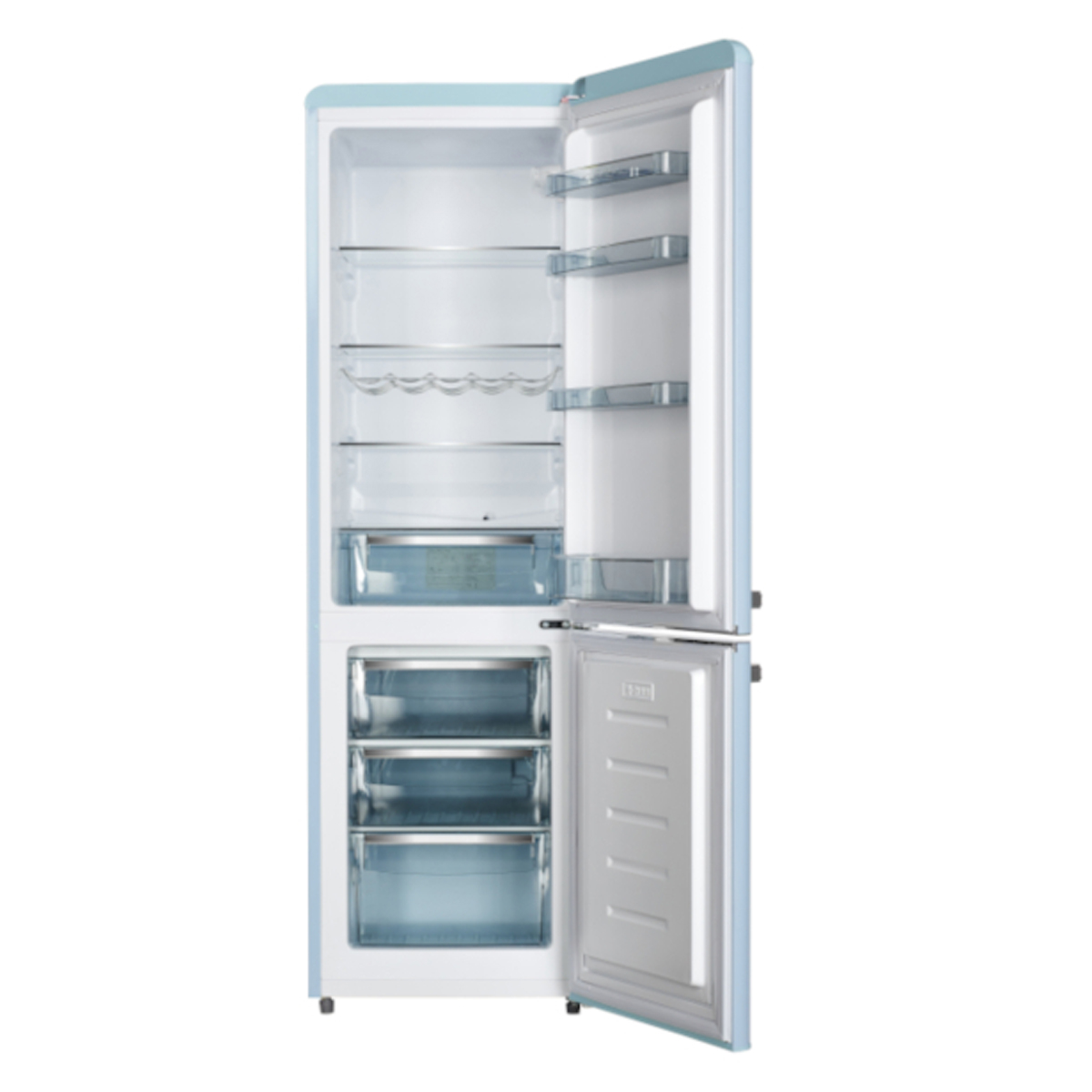 Ein hellblauer Kühlschrank mit geöffneter Tür, der Regale und Schubladen zeigt.