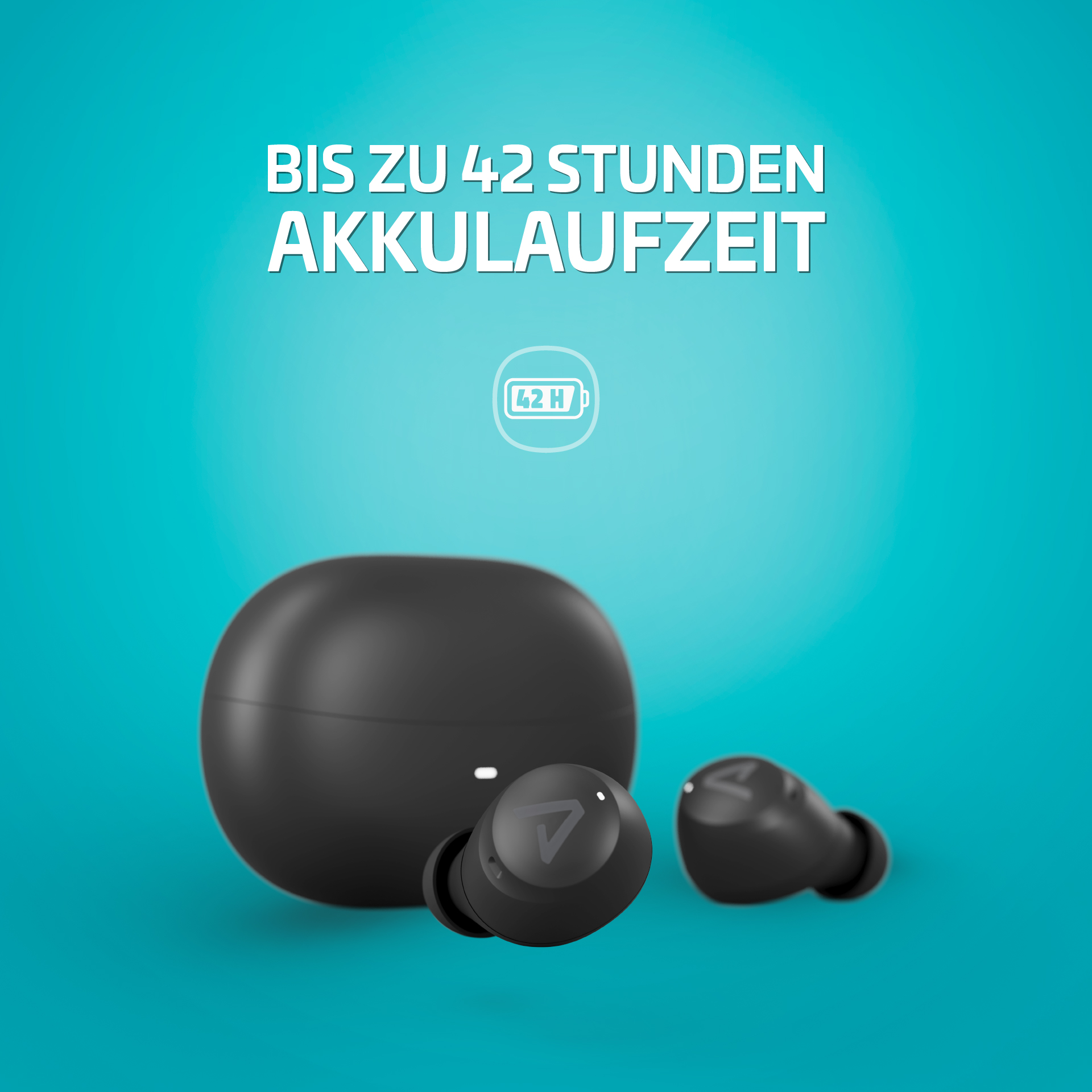 Schwarze Ohrhörer auf türkisfarbenem Hintergrund. Text oben: 'Bis zu 42 Stunden Akkulaufzeit'.