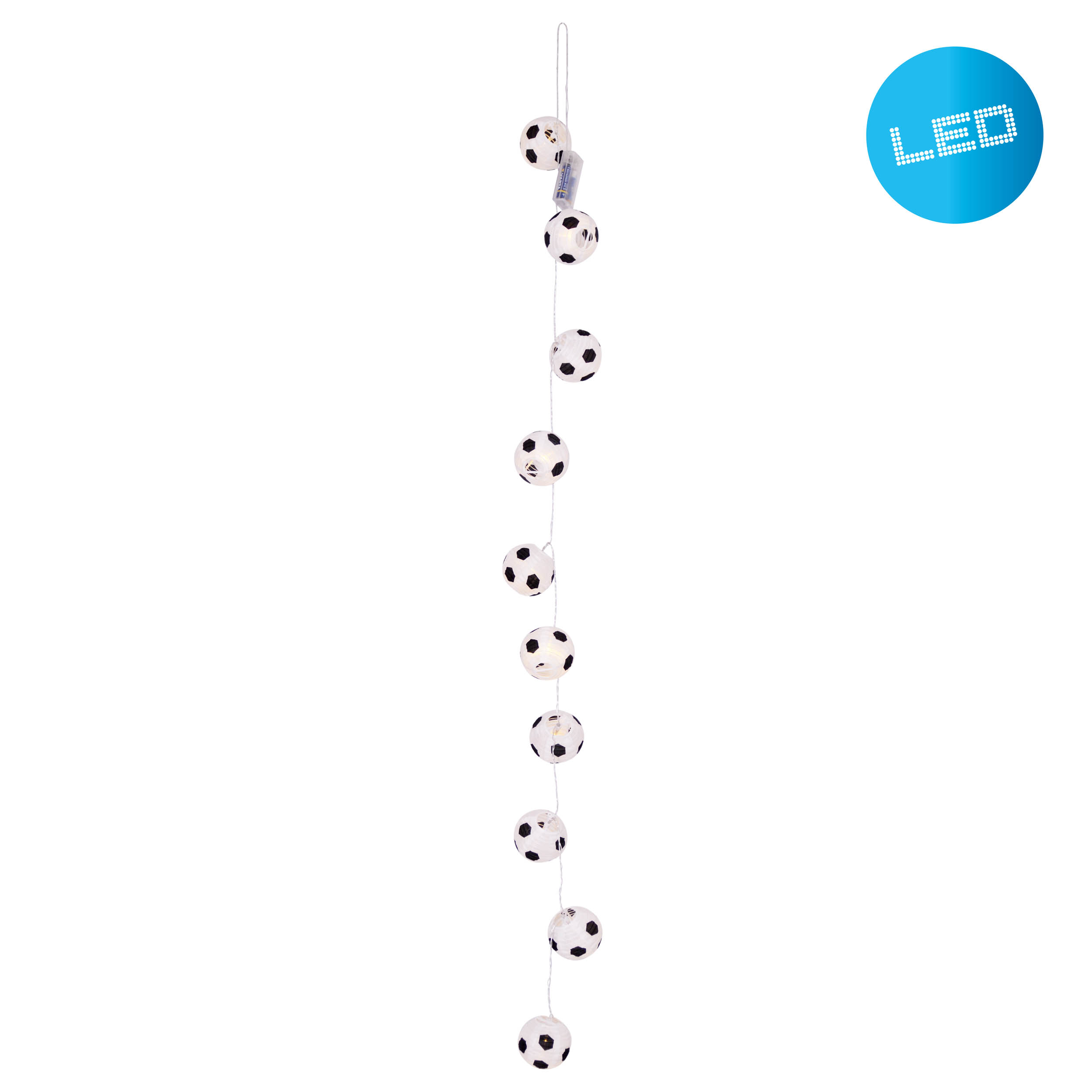 Eine Schnur mit fußballförmigen LED-Lichtern auf weißem Hintergrund.