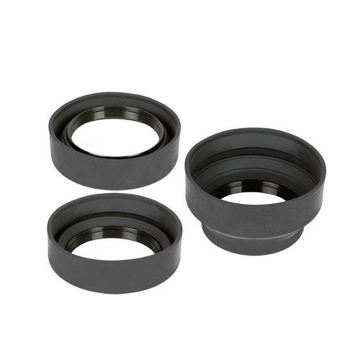 Drei schwarze Objektiv-Sonnenblenden. Verschiedene Größen, mit abgerundeten Kanten, schwarz.