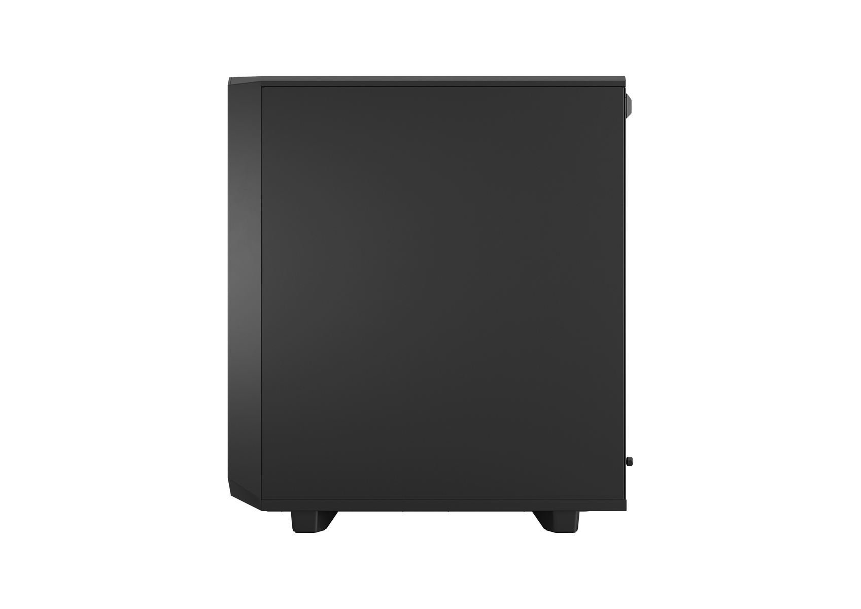 Czarna obudowa komputera, widok z boku, na białym tle.