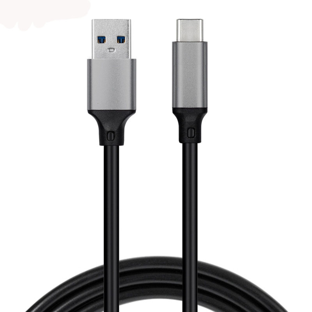 Zwei schwarze USB-Kabel, eines USB-A und eines USB-C, auf weißem Hintergrund.