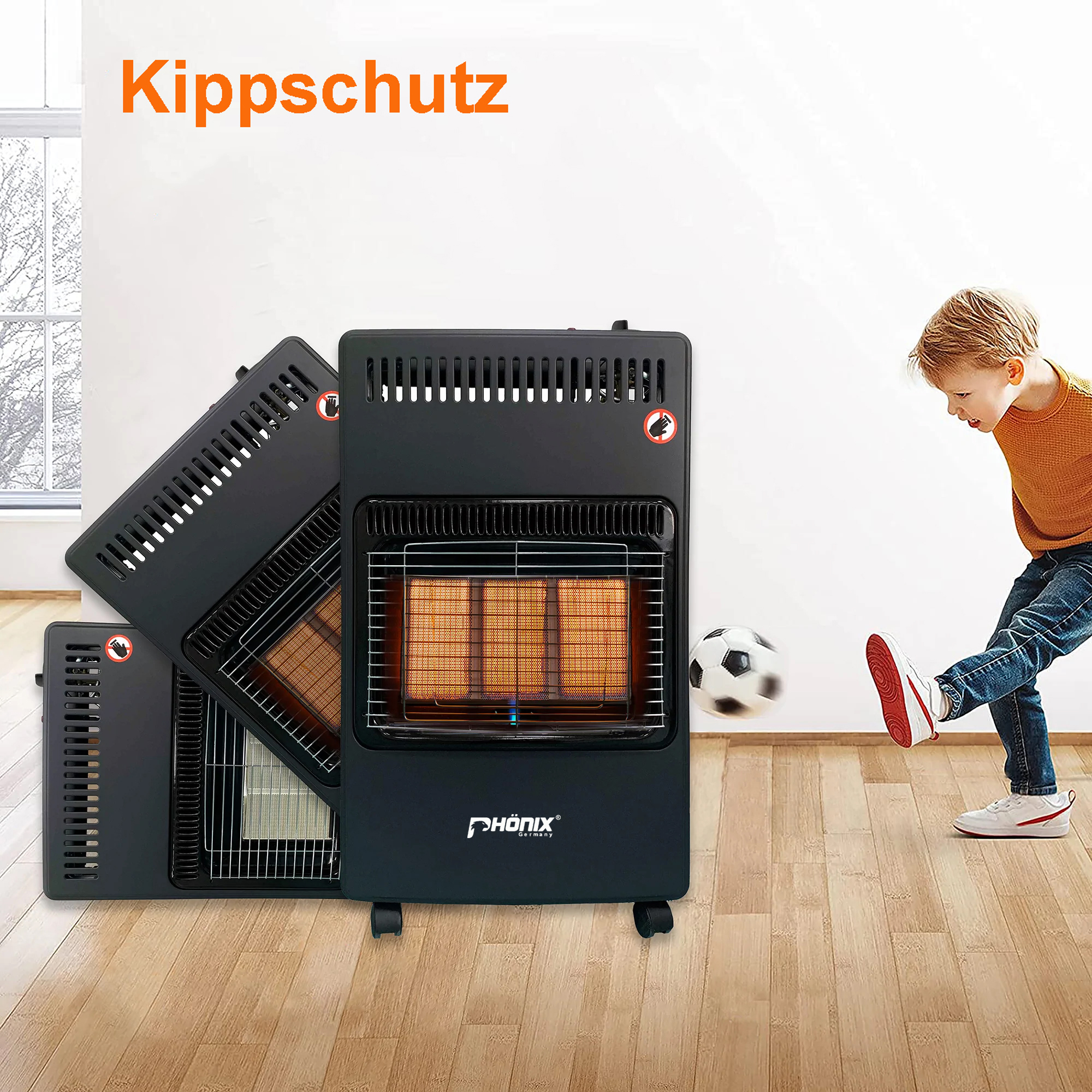 Ein Junge tritt einen Fußball. Dahinter sind drei schwarze Heizgeräte mit orangefarbenem Text.