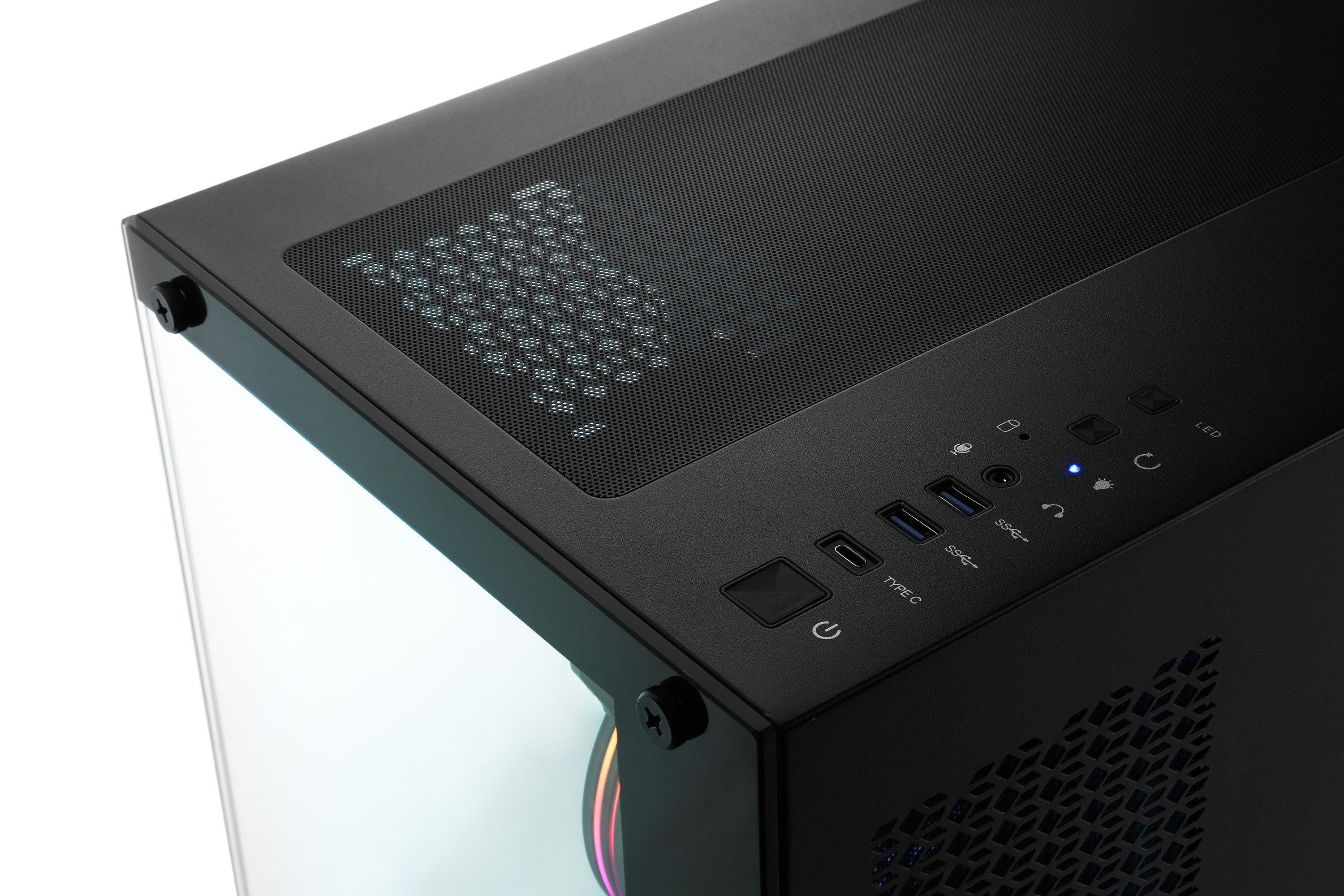 Un case per computer nero con varie porte, tra cui USB, e pulsanti sul pannello superiore.