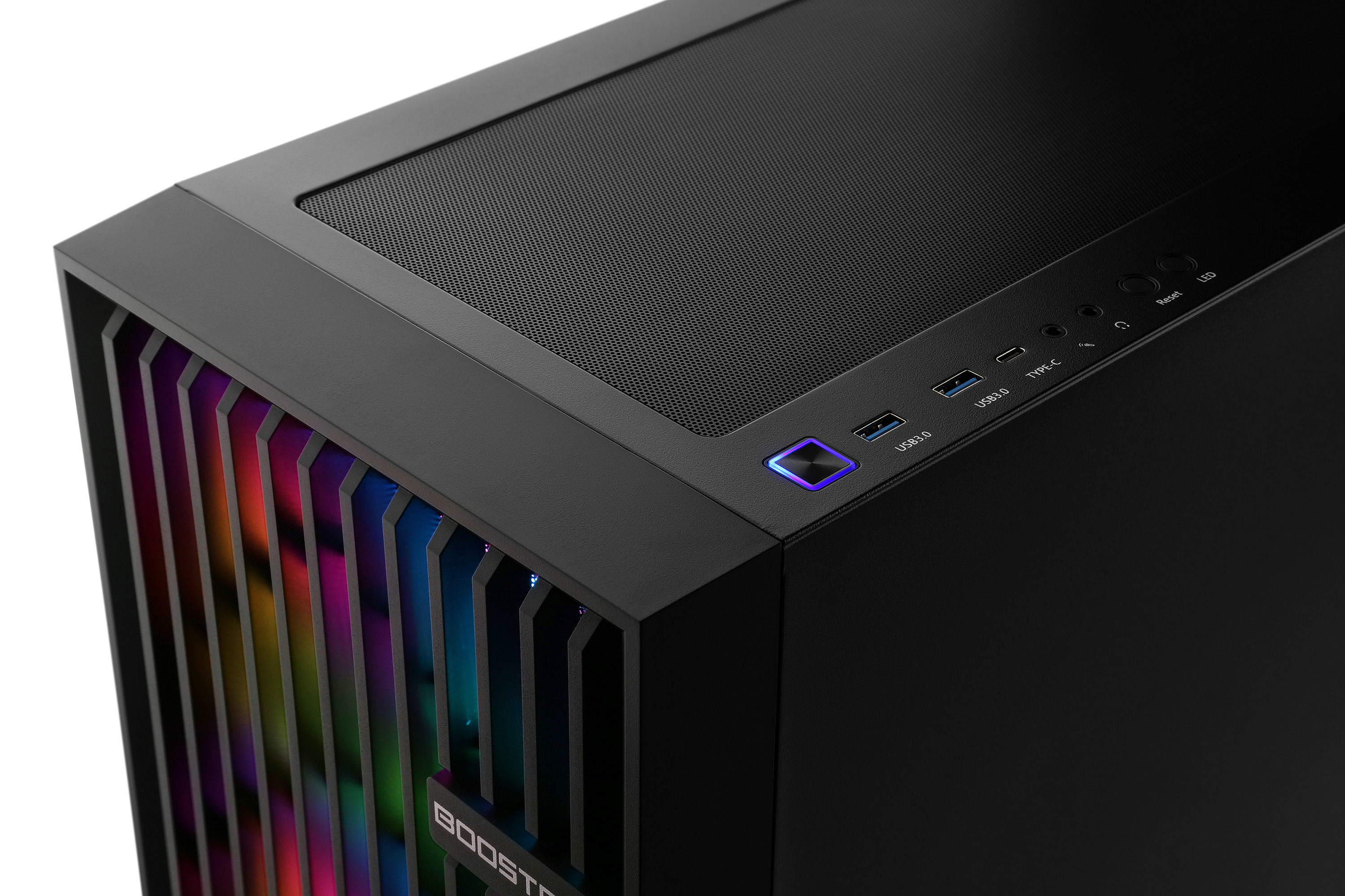 Ein schwarzes Computergehäuse mit RGB-Lichtern und USB-Anschlüssen.