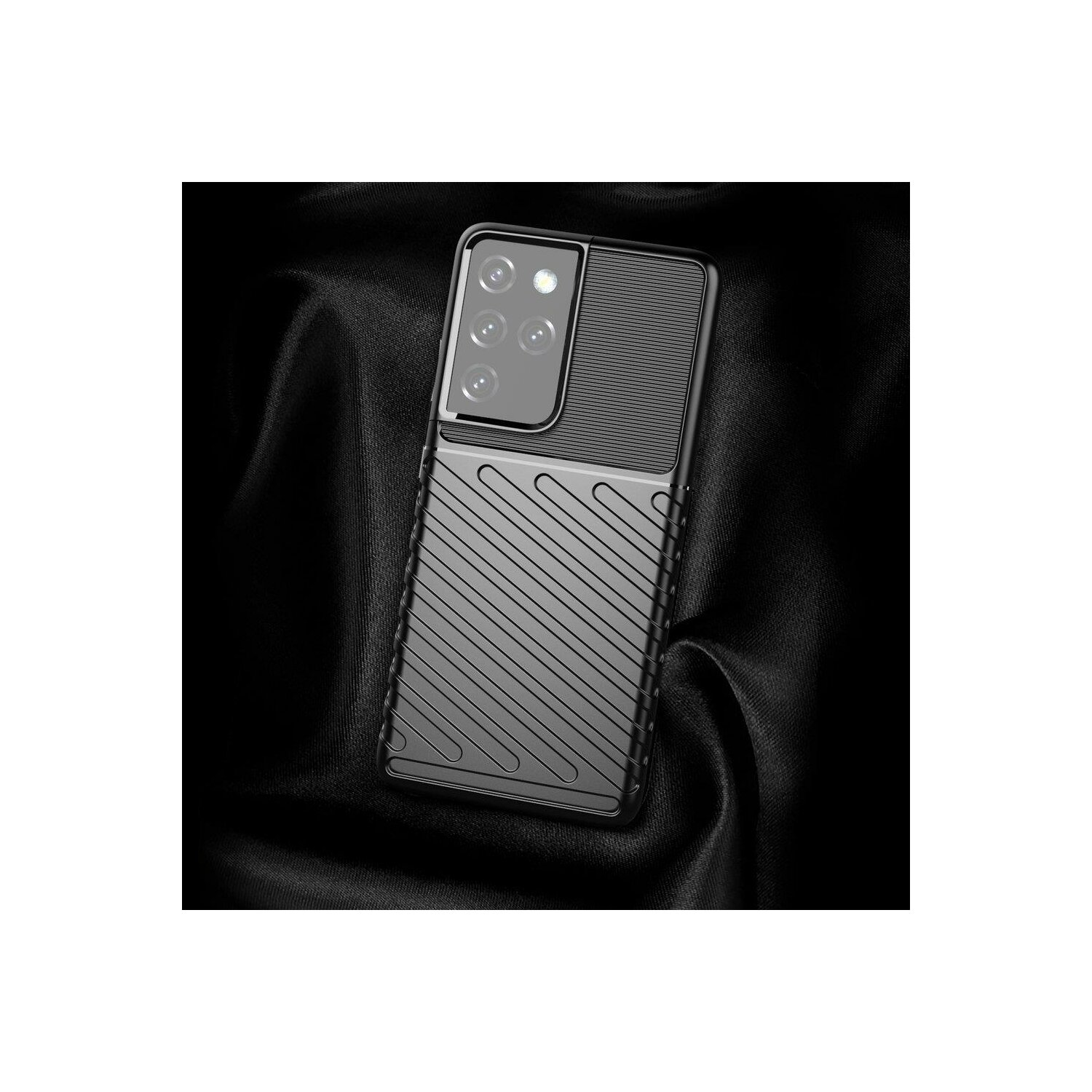 Custodia nera per telefono con rilievo fotocamera, su tessuto nero serico.