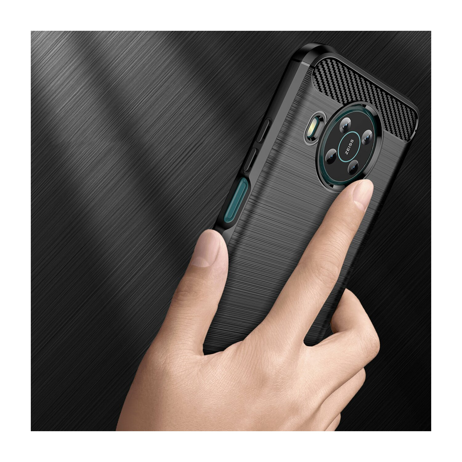 Hand, die ein Telefon mit strukturierter Rückseite und Zeiss-Objektiv hält.
