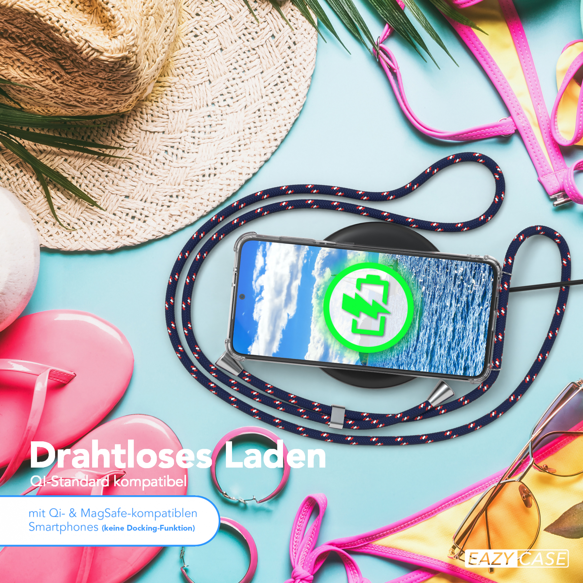 Smartphone mit Ladesymbol auf kabelloser Ladestation neben Strandzubehör.