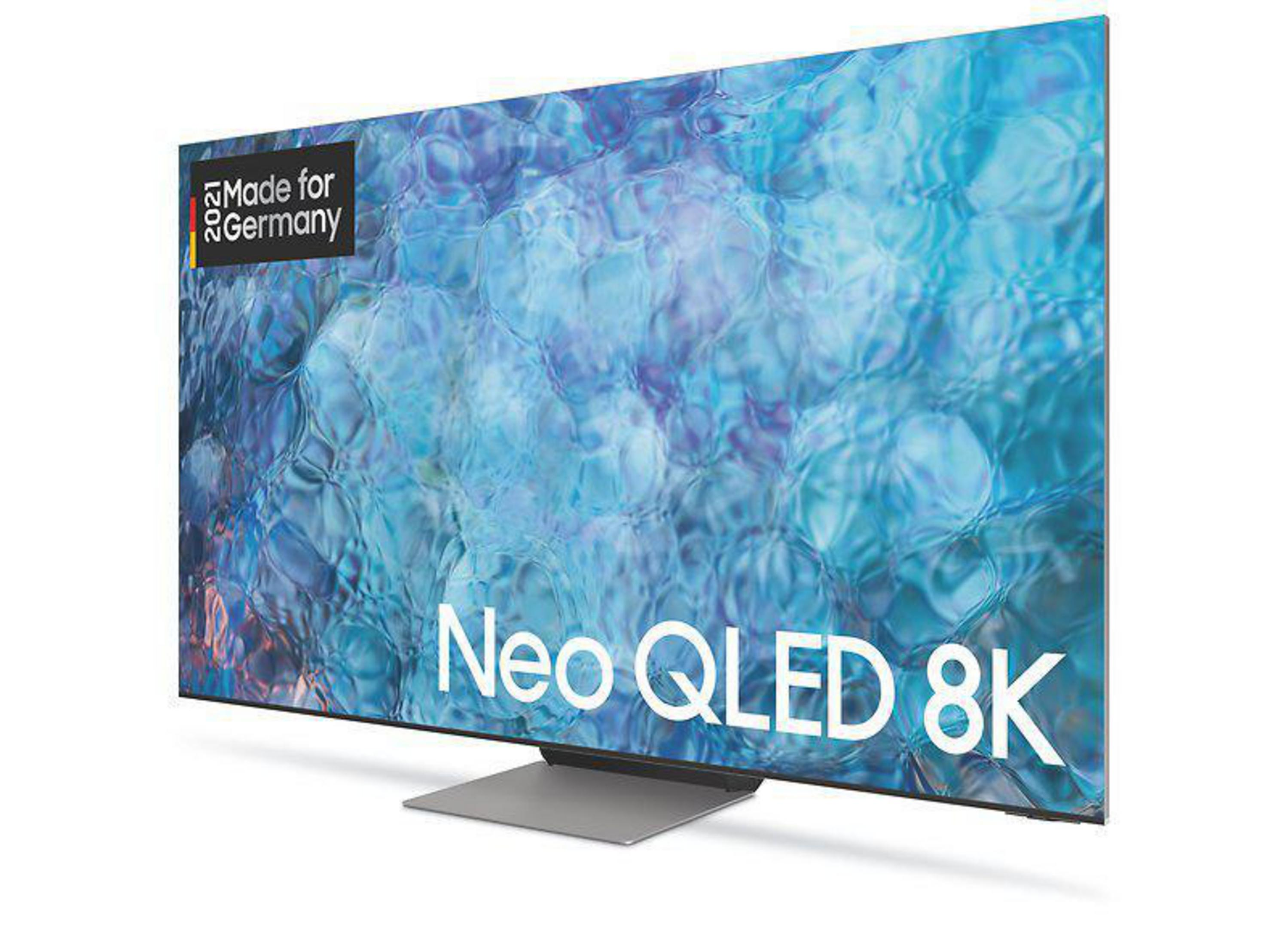 Duży ekran telewizora z niebieskim, abstrakcyjnym tłem. Wyświetlany jest tekst „Neo QLED 8K”.