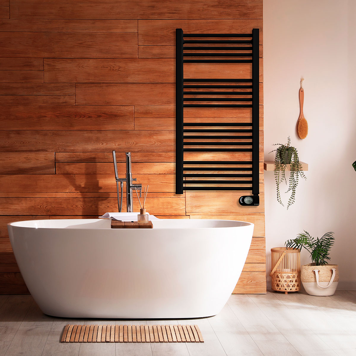 Baño con bañera blanca, toallero negro y pared de madera.