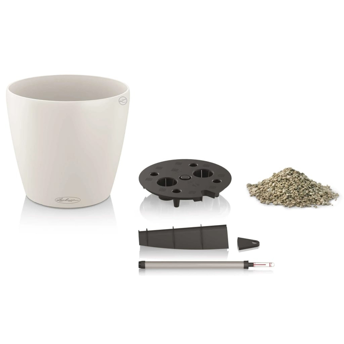 Pot de fleurs blanc avec des composants, dont un pot intérieur, une base et des galets. Fond blanc.