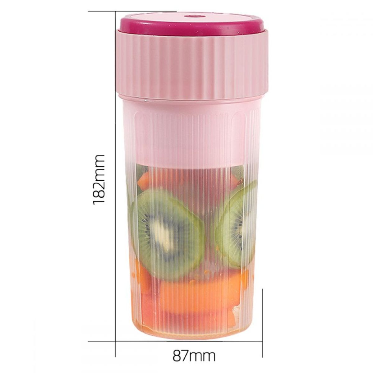Ein rosa und transparenter Smoothie-Maker mit Fruchtscheiben im Inneren, Maße: 182 mm x 87 mm.