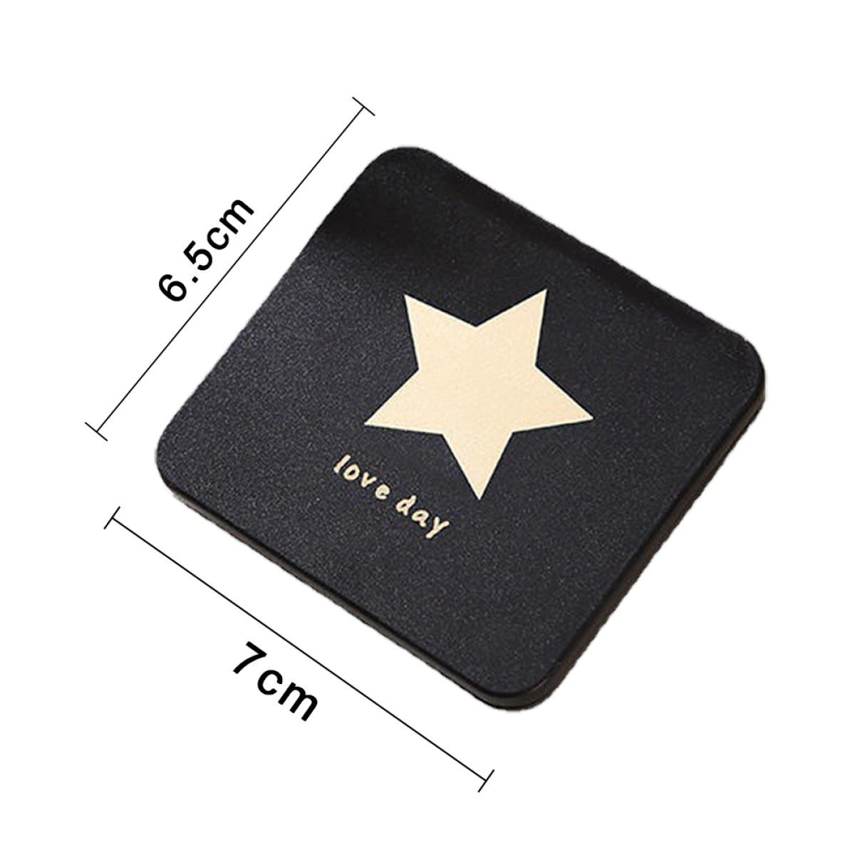 Schwarzes Quadrat mit goldenem Stern und Text 'love day'. Maße: 6,5 cm x 7 cm.