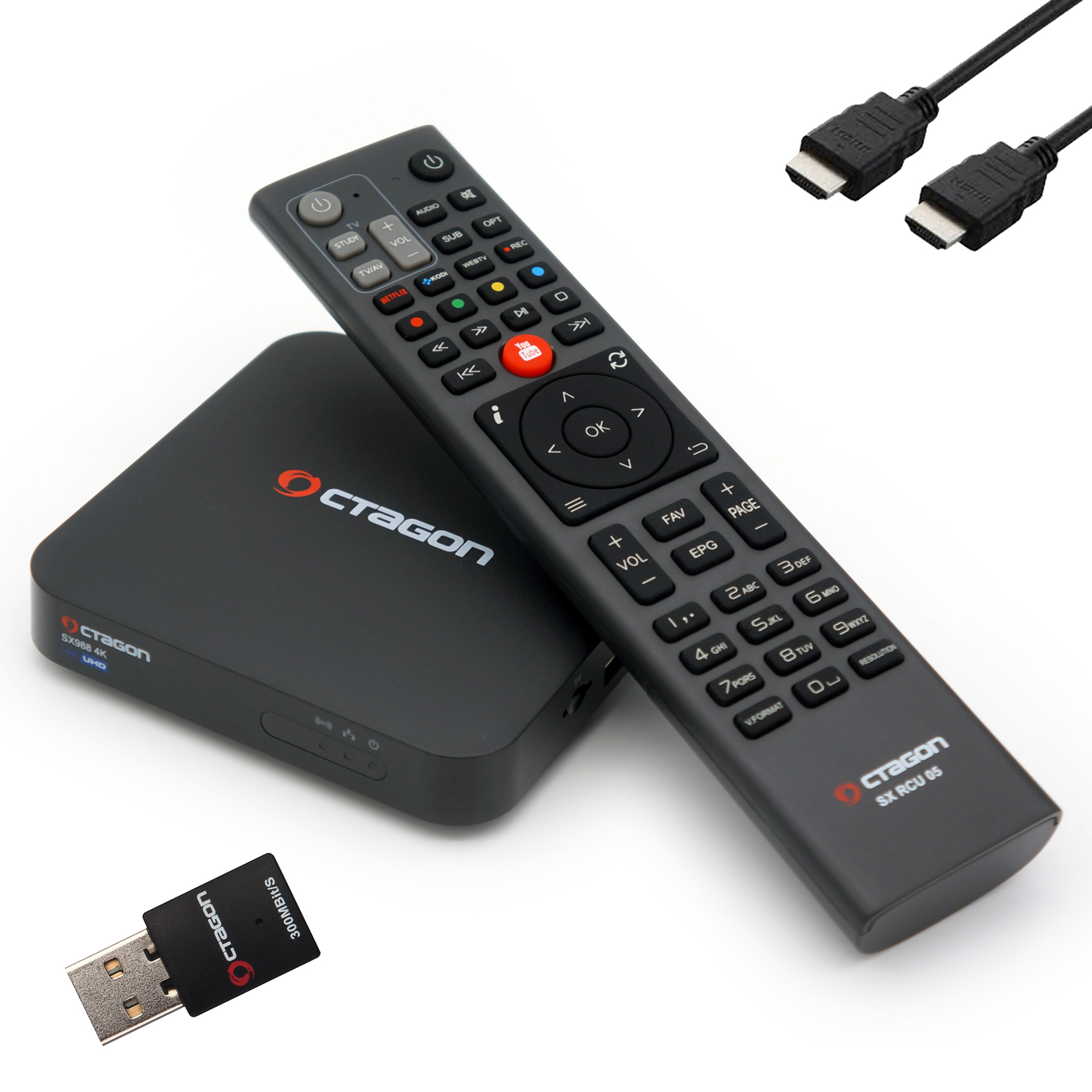 Schwarze Mediaplayer-Box, Fernbedienung, USB-Dongle und zwei HDMI-Kabel auf weißem Grund.