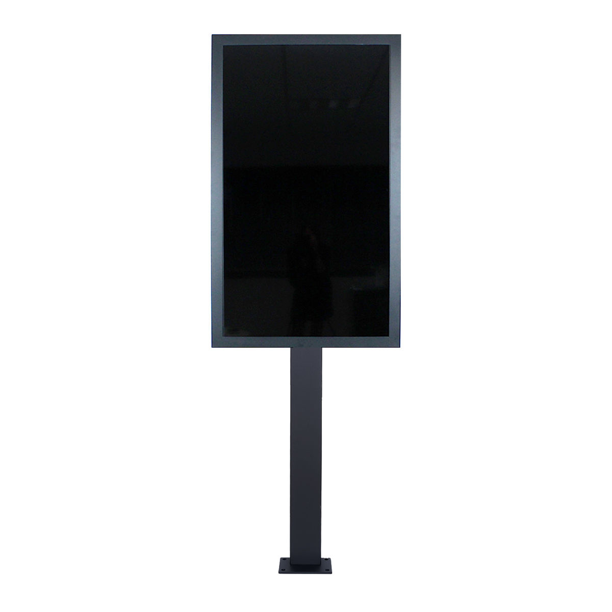Un display pubblicitario esterno montato su un palo, schermo nero con bordo nero e sfondo scuro.
