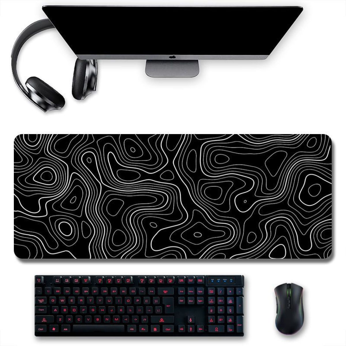 Draufsicht auf einen Schreibtisch mit Monitor, Kopfhörern und Gaming-Zubehör.