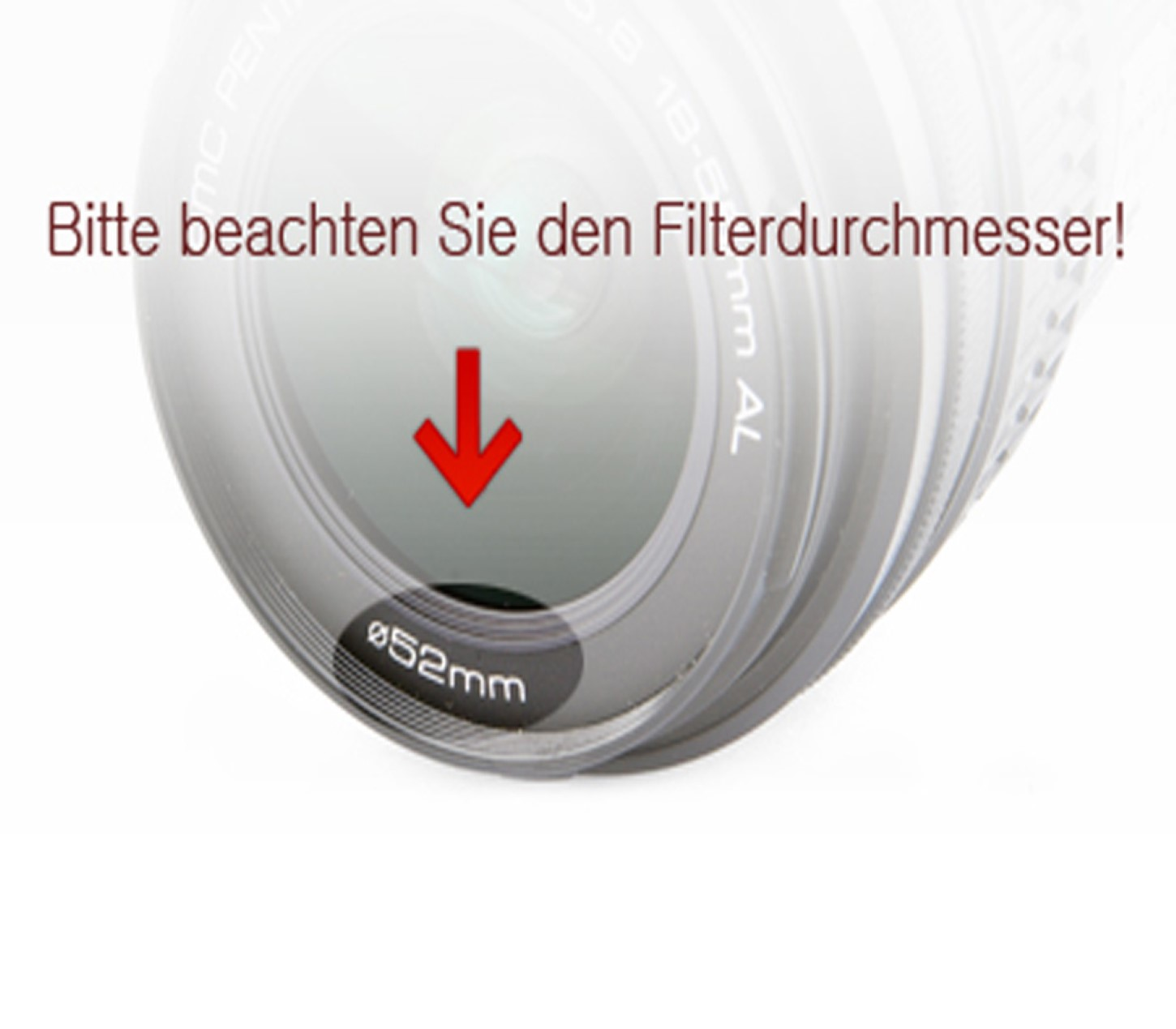 Nahaufnahme eines Kameraobjektivs mit rotem Pfeil und Text zum Filterdurchmesser.