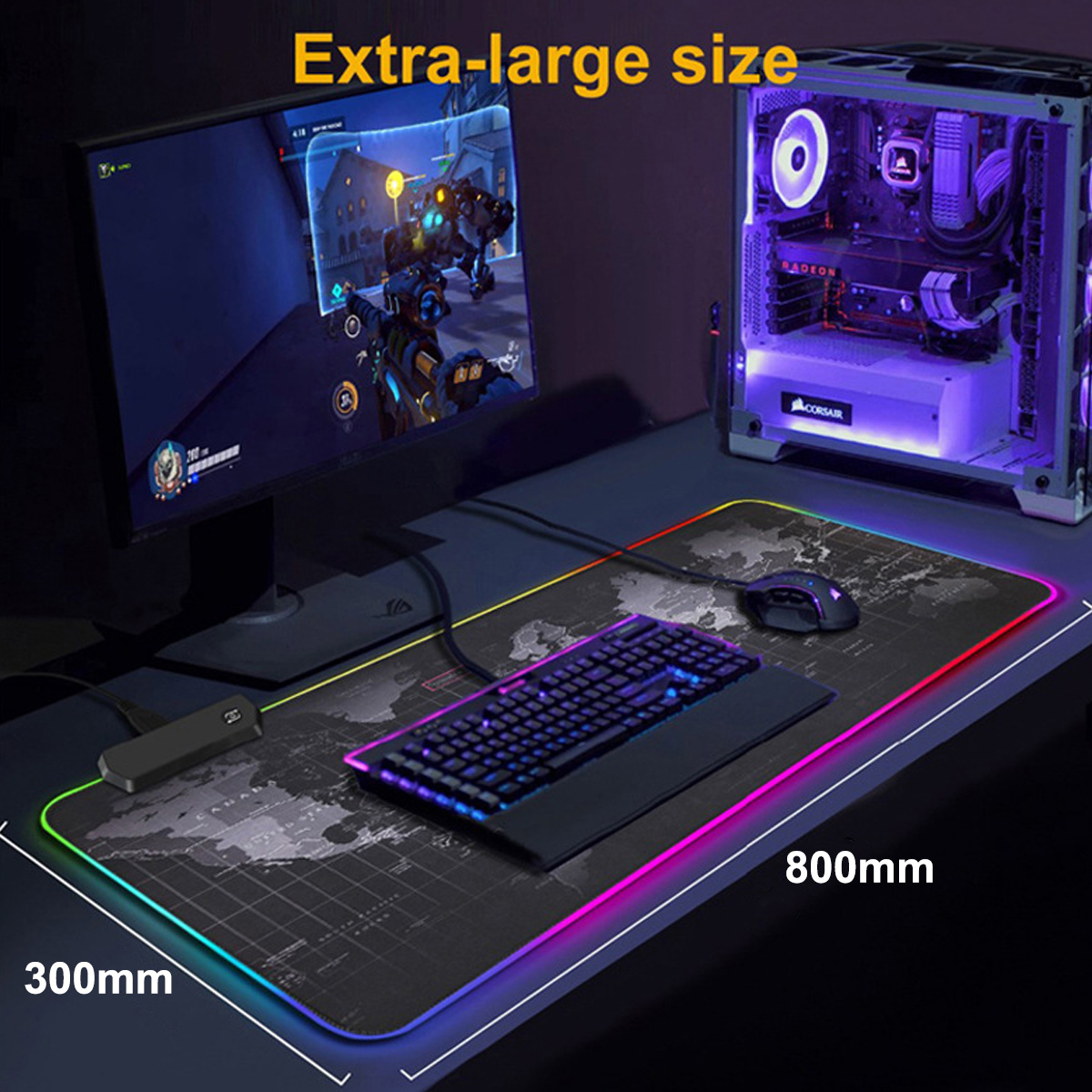 Gaming-Setup mit Tastatur, Maus und Computer mit Monitor. Abmessungen: 800mm x 300mm.