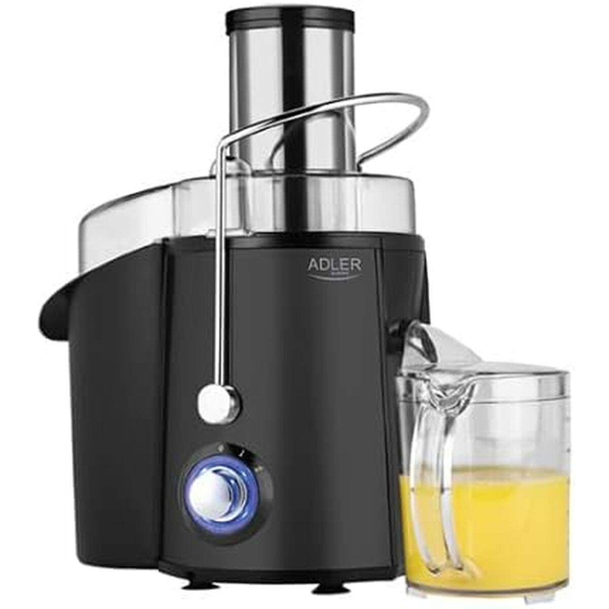 Schwarzer und silberner Entsafter mit Glaskrug mit Orangensaft. Der Entsafter hat einen silbernen Griff.