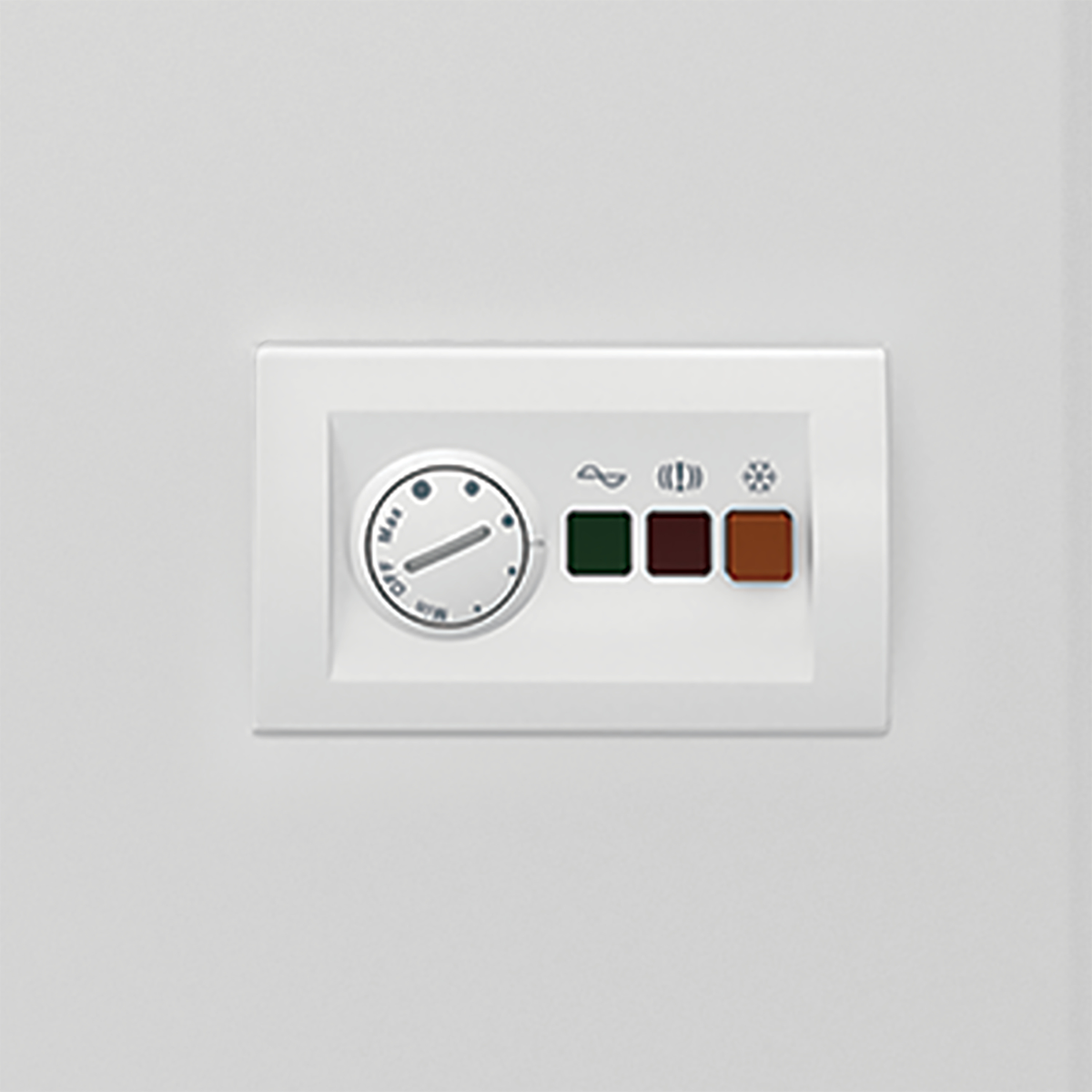 Un pannello di controllo bianco con un quadrante e tre pulsanti colorati. Il pannello è su sfondo bianco.