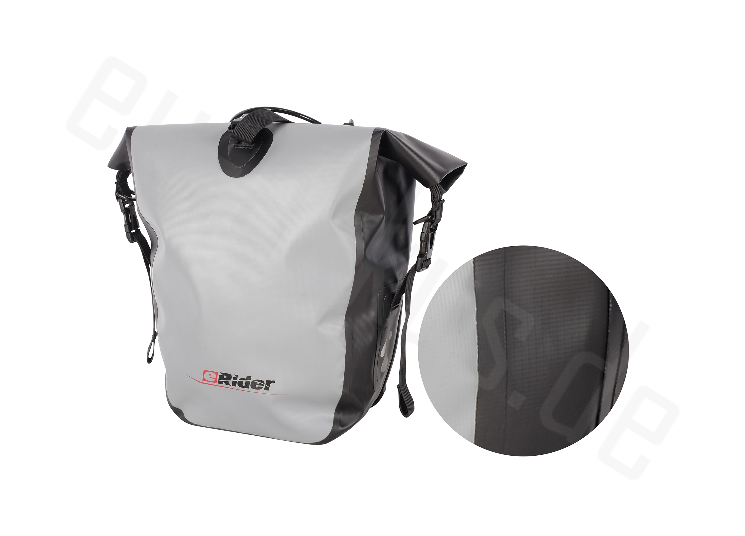 Grau-schwarze Fahrradtasche. Nahaufnahme zeigt das schwarze Material. Die Tasche hat eine reflektierende Oberfläche.