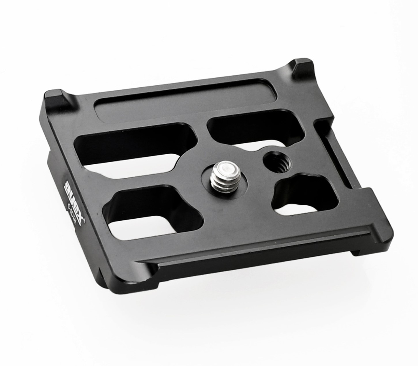 Schwarze Metall-Kamera-Schnellwechselplatte mit mehreren Löchern und einer Schraube in der Mitte.