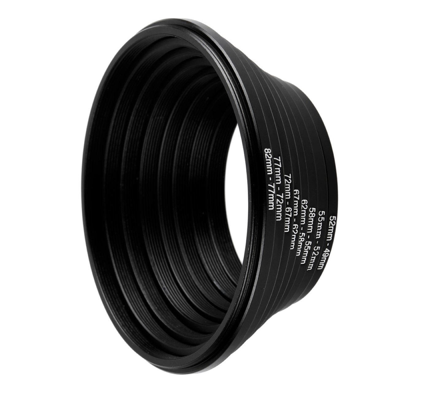 Eine schwarze Objektivsonnenblende mit Größenmarkierungen, isoliert auf weißem Hintergrund.