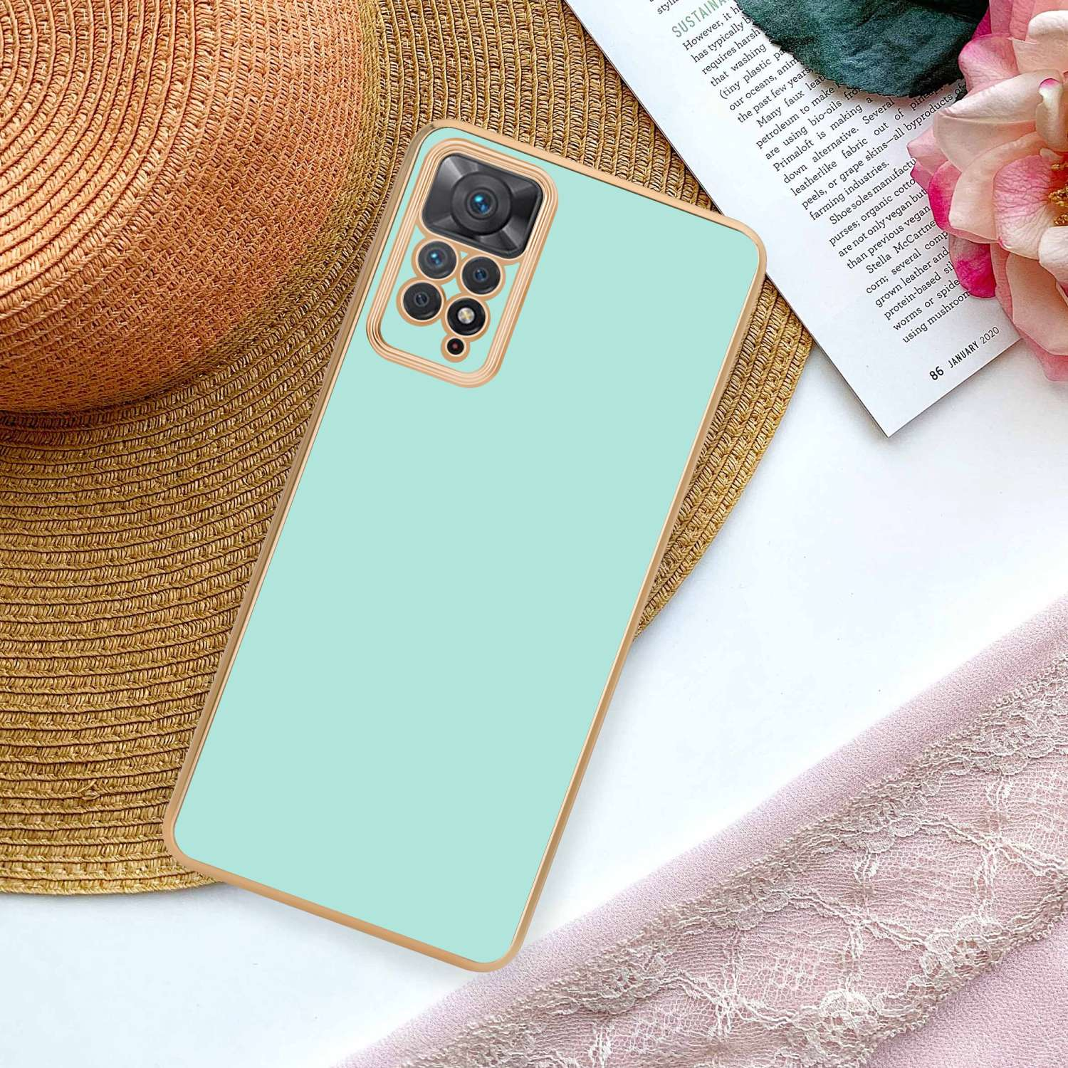 Custodia per telefono verde menta con cornice dorata e sporgenza della fotocamera.
