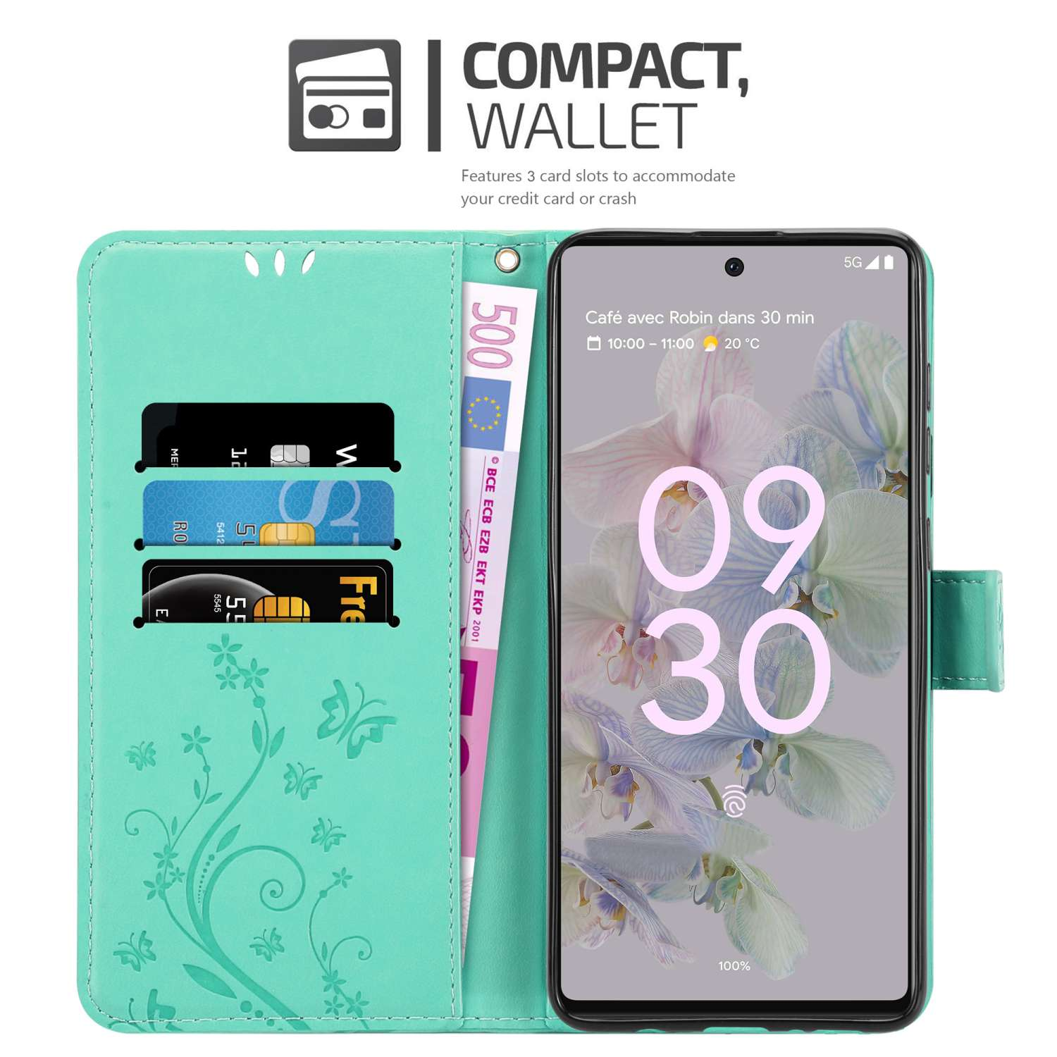 Un telefono verde acqua in una custodia a portafoglio con una carta e denaro. Il telefono mostra un orologio e l'ora.