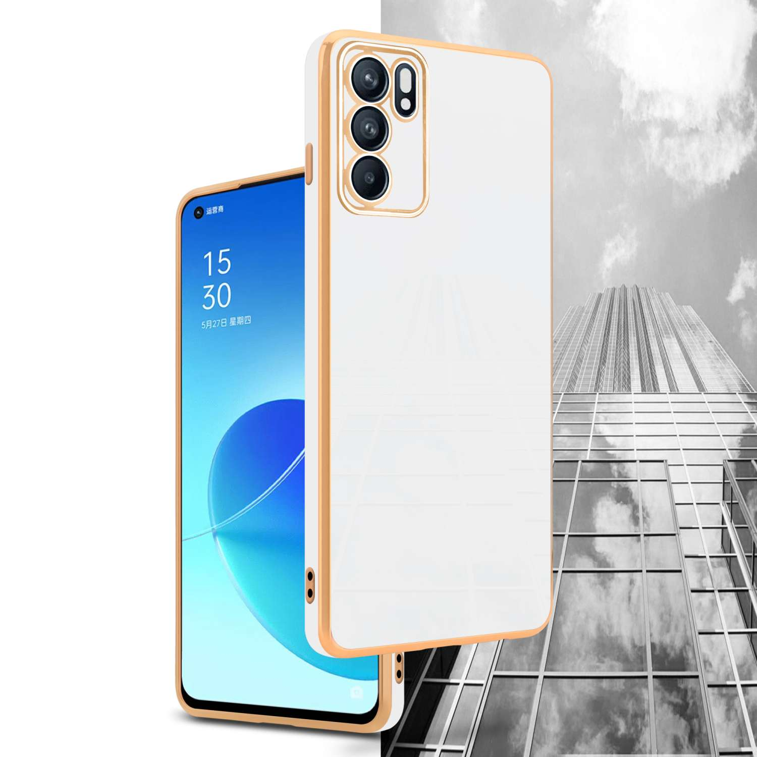 Ein Telefon in einer weiß-goldenen Hülle. Im Hintergrund ist ein Gebäude zu sehen.