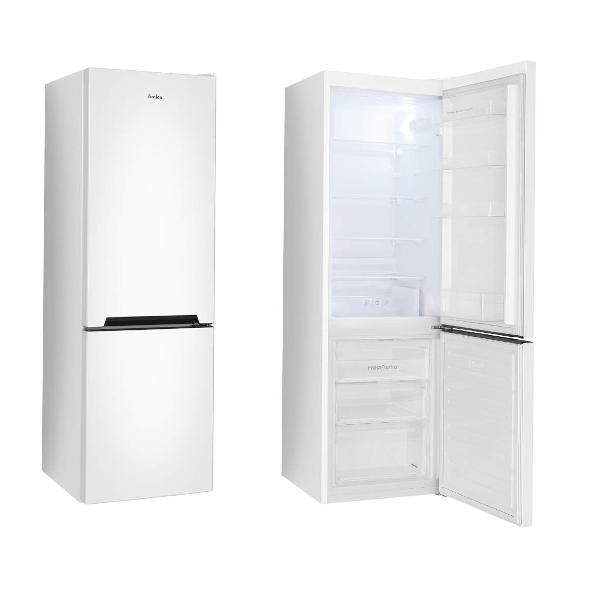 Ein weißer Kühlschrank, Tür offen, und das Innere des Kühlschranks ist sichtbar. Es gibt Regale.