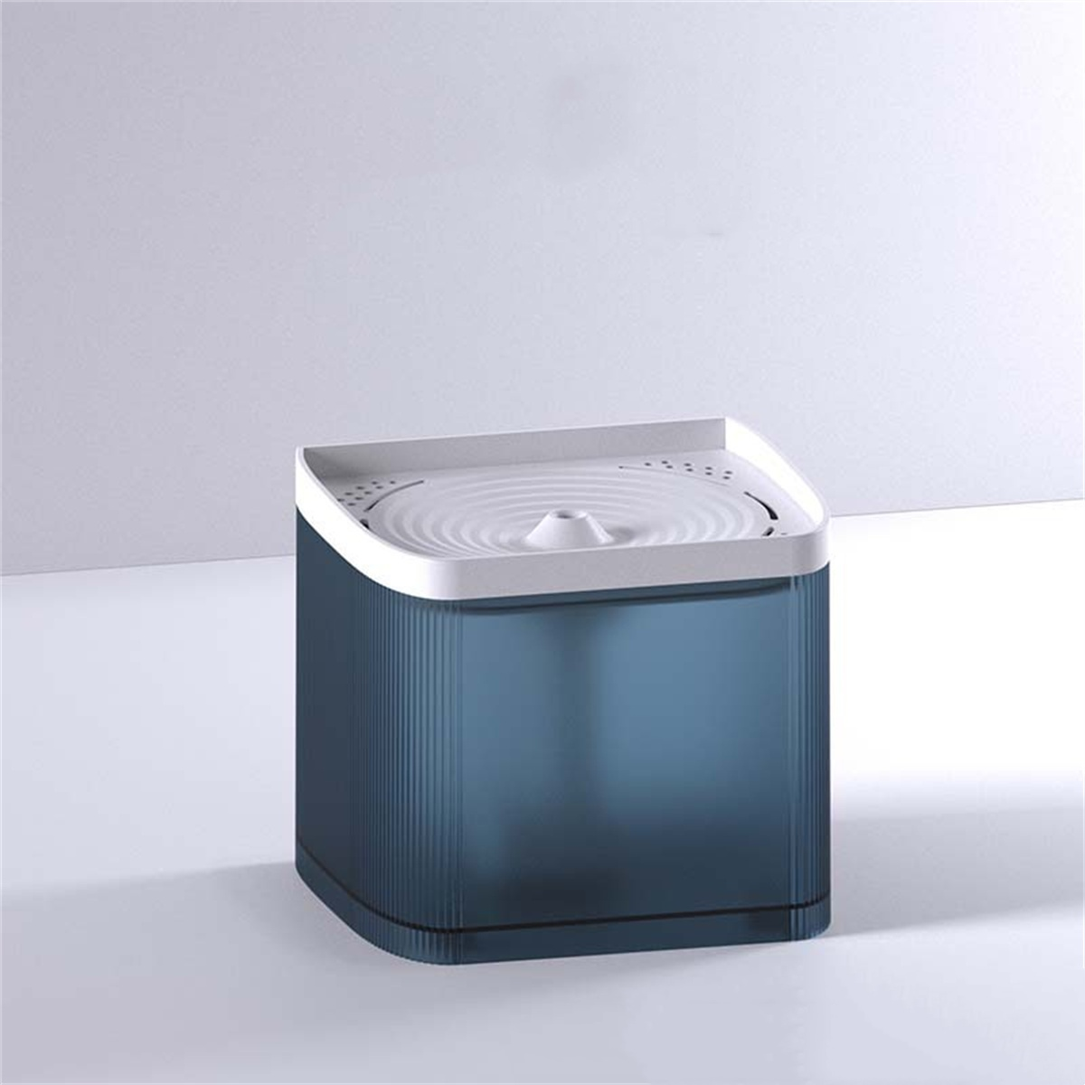 Ein blau-weißer quadratischer Trinkbrunnen für Haustiere.