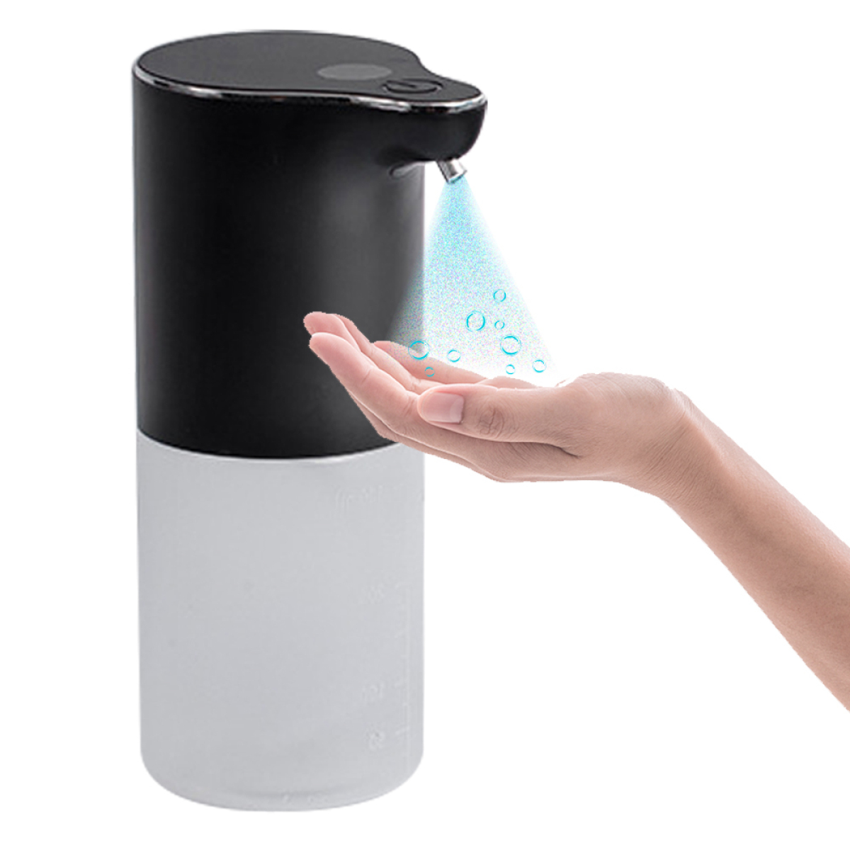 Automatischer Seifenspender. Hand unter dem Spender. Blaue Flüssigkeit wird versprüht.