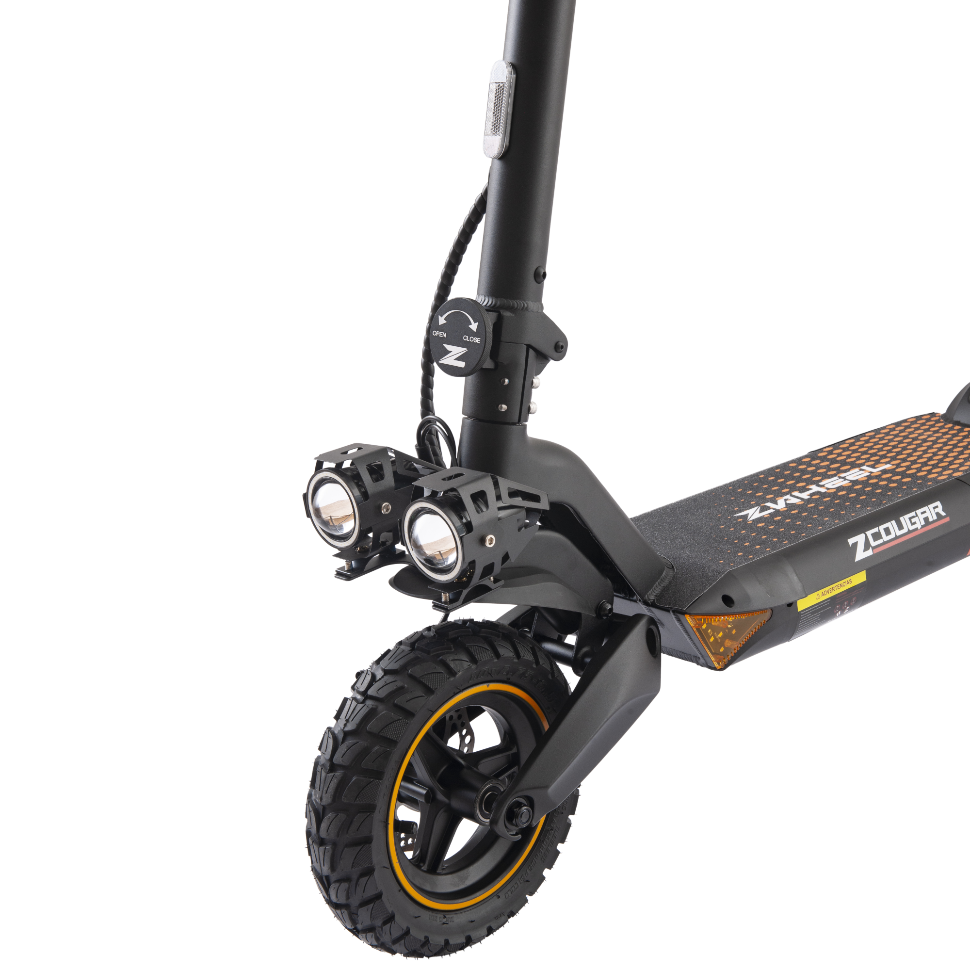 Primer plano de la parte delantera de un patinete eléctrico, con luces y rueda.