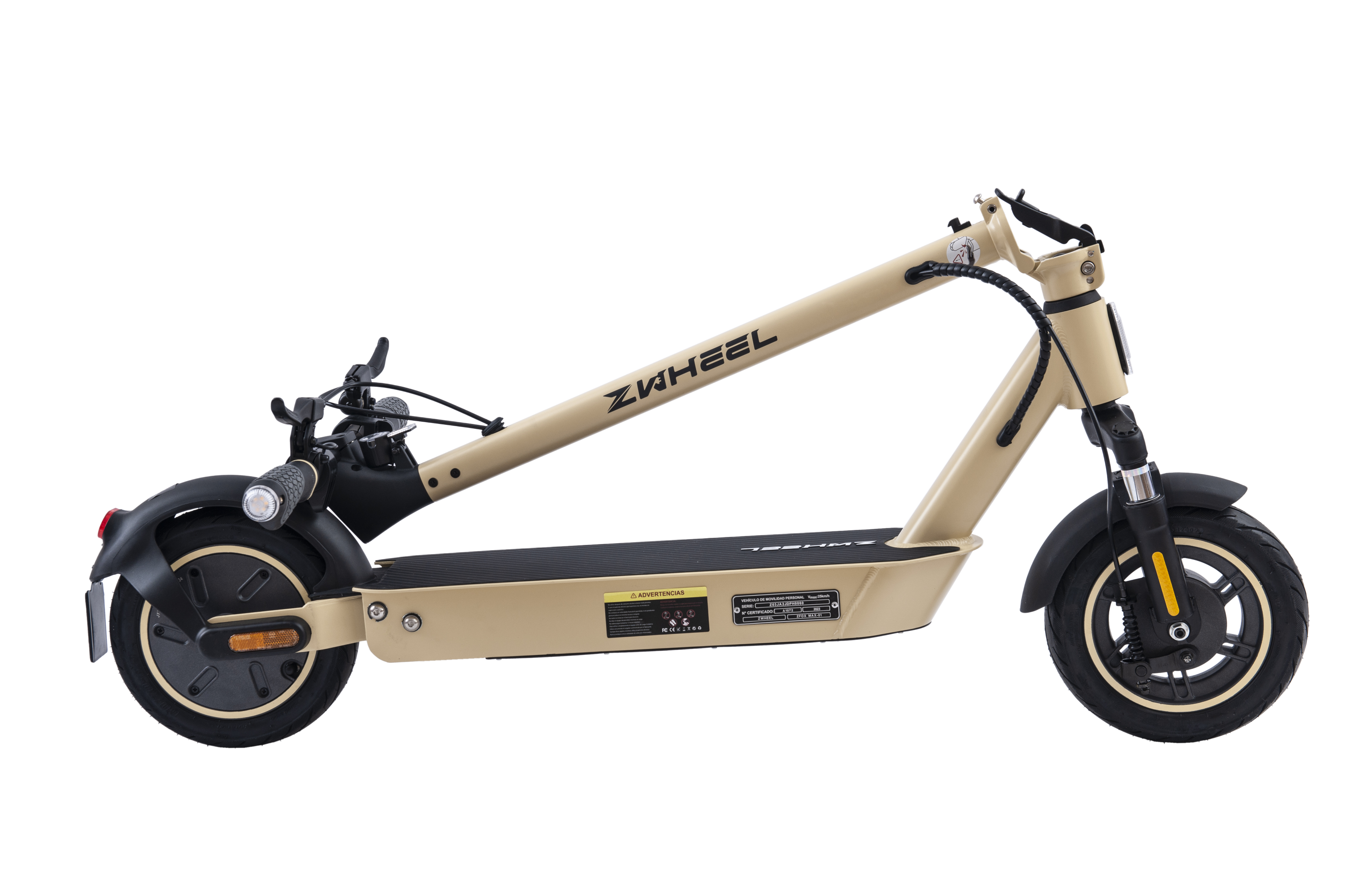 Un scooter eléctrico color canela sobre un fondo negro. El scooter está inclinado hacia la derecha.