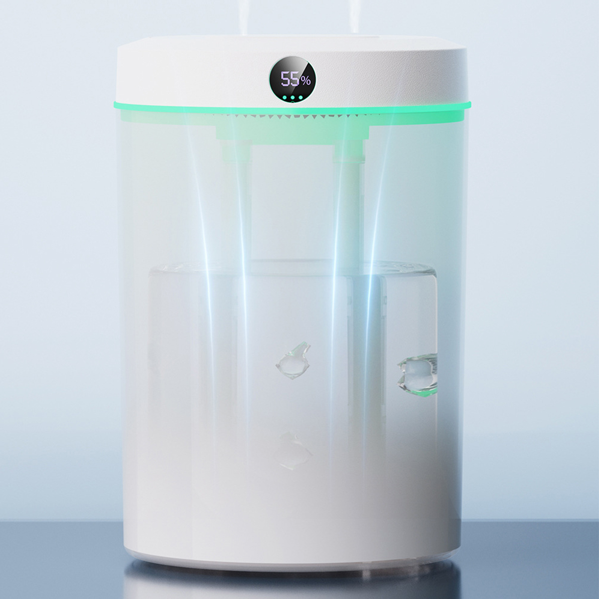 Ein weißer Luftbefeuchter mit Digitalanzeige (55%). Wasserdampf ist im transparenten Behälter sichtbar.