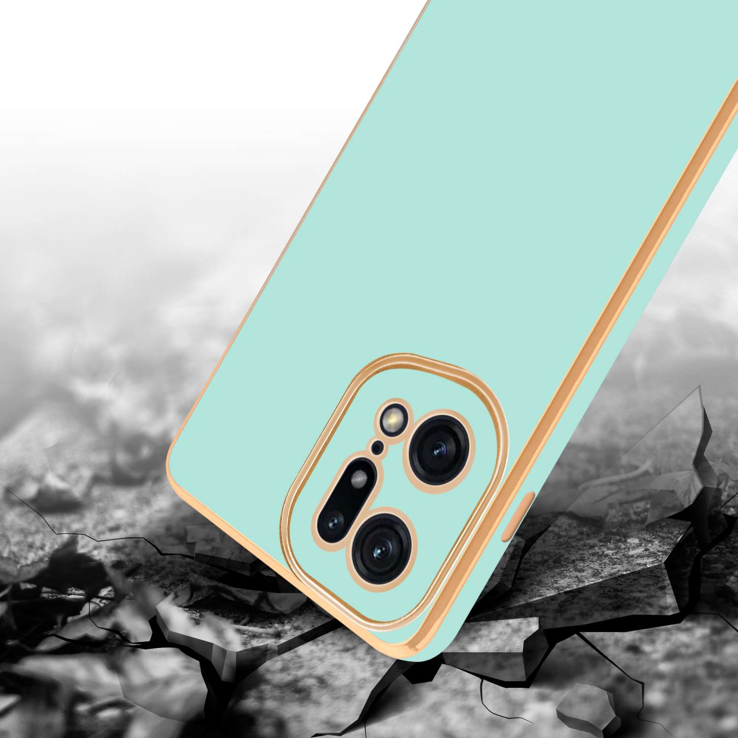 Custodia per telefono azzurra con cornice dorata, appoggiata su una superficie incrinata. L'area della fotocamera è visibile.